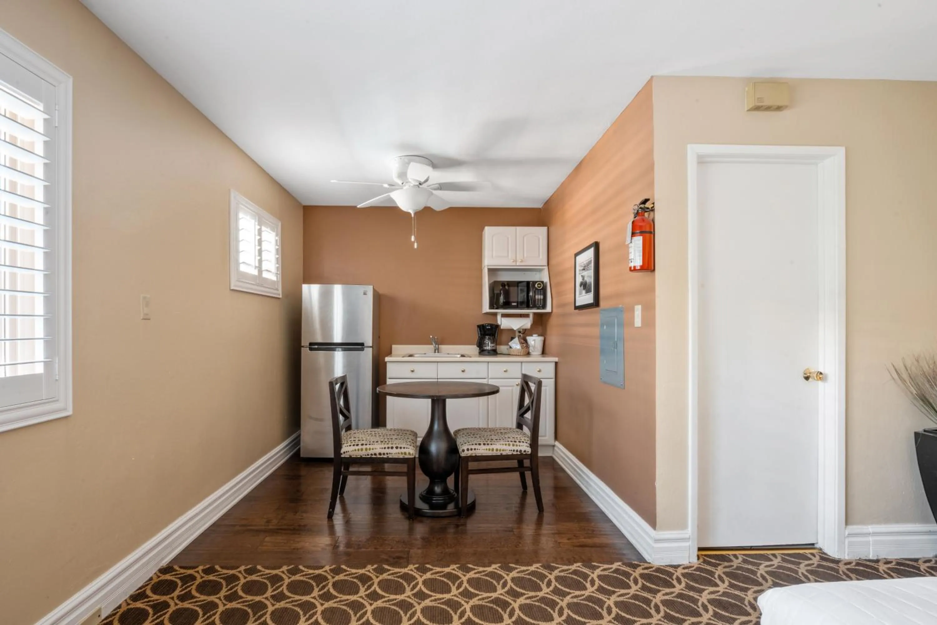 kitchen in Marin Suites Hotel