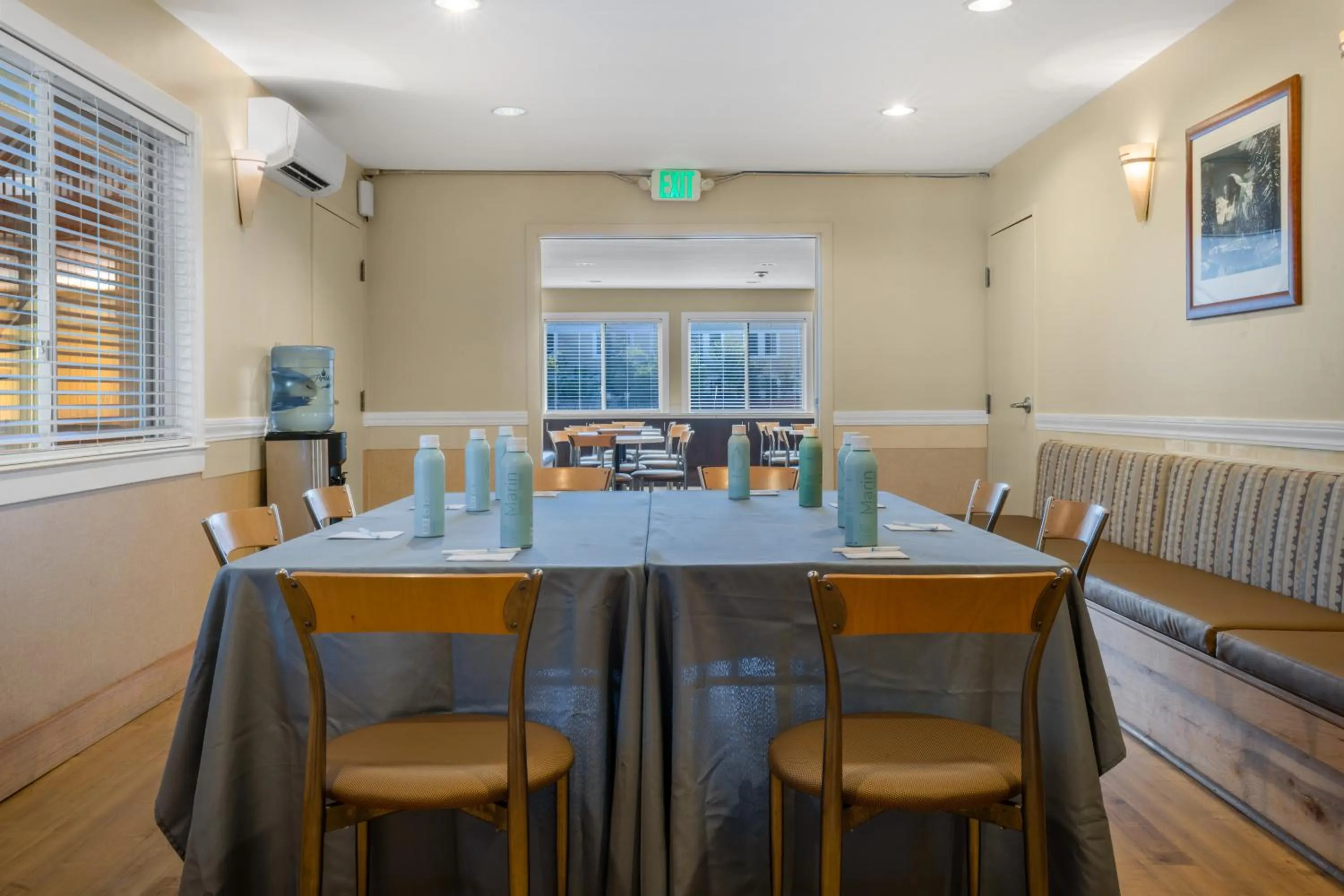 Meeting/conference room in Marin Suites Hotel