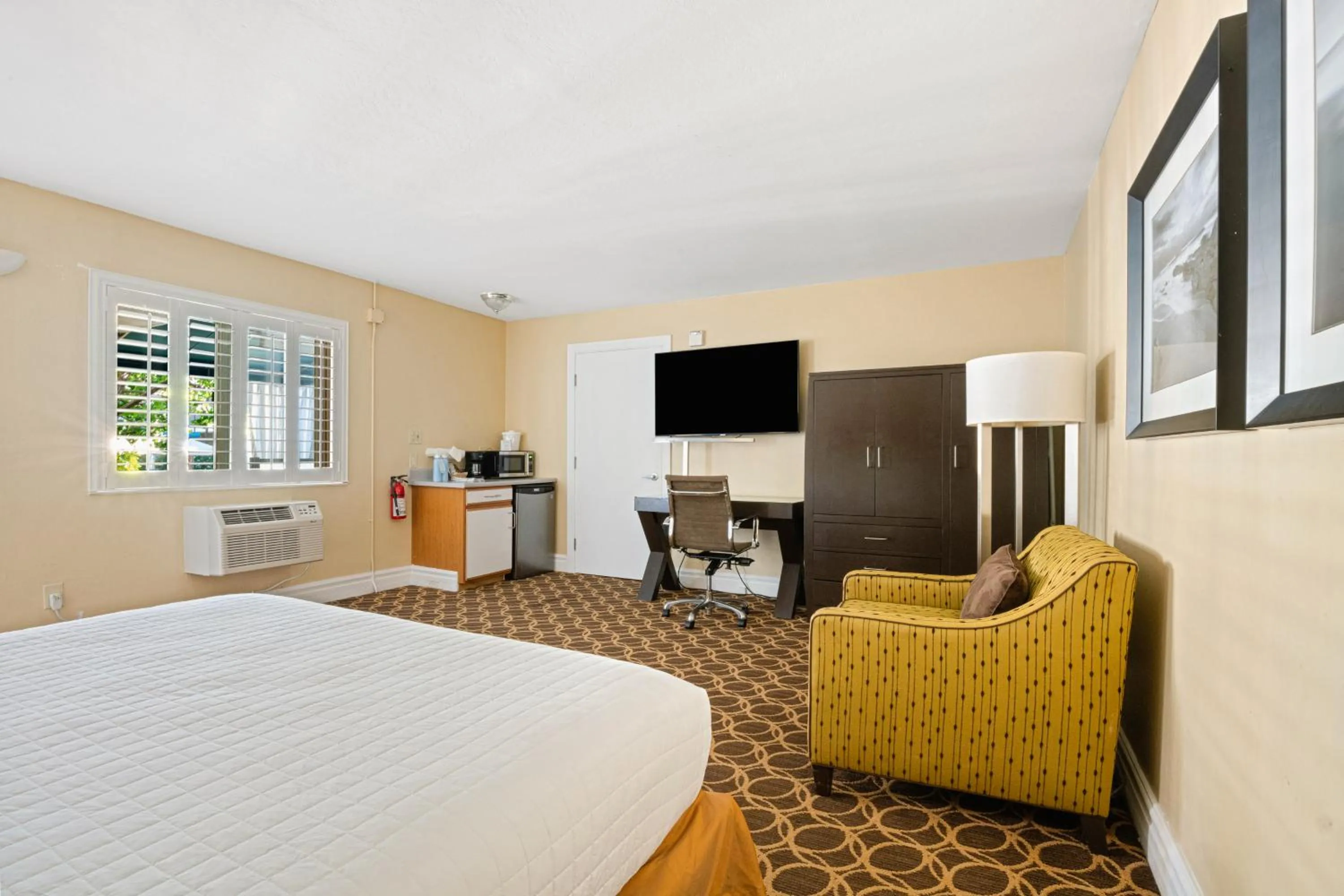 Bed in Marin Suites Hotel