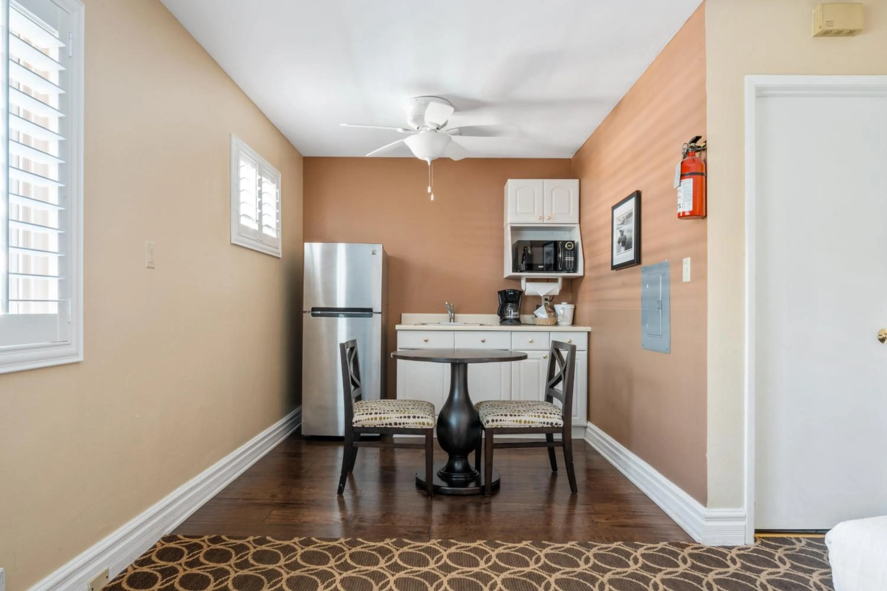 kitchen in Marin Suites Hotel