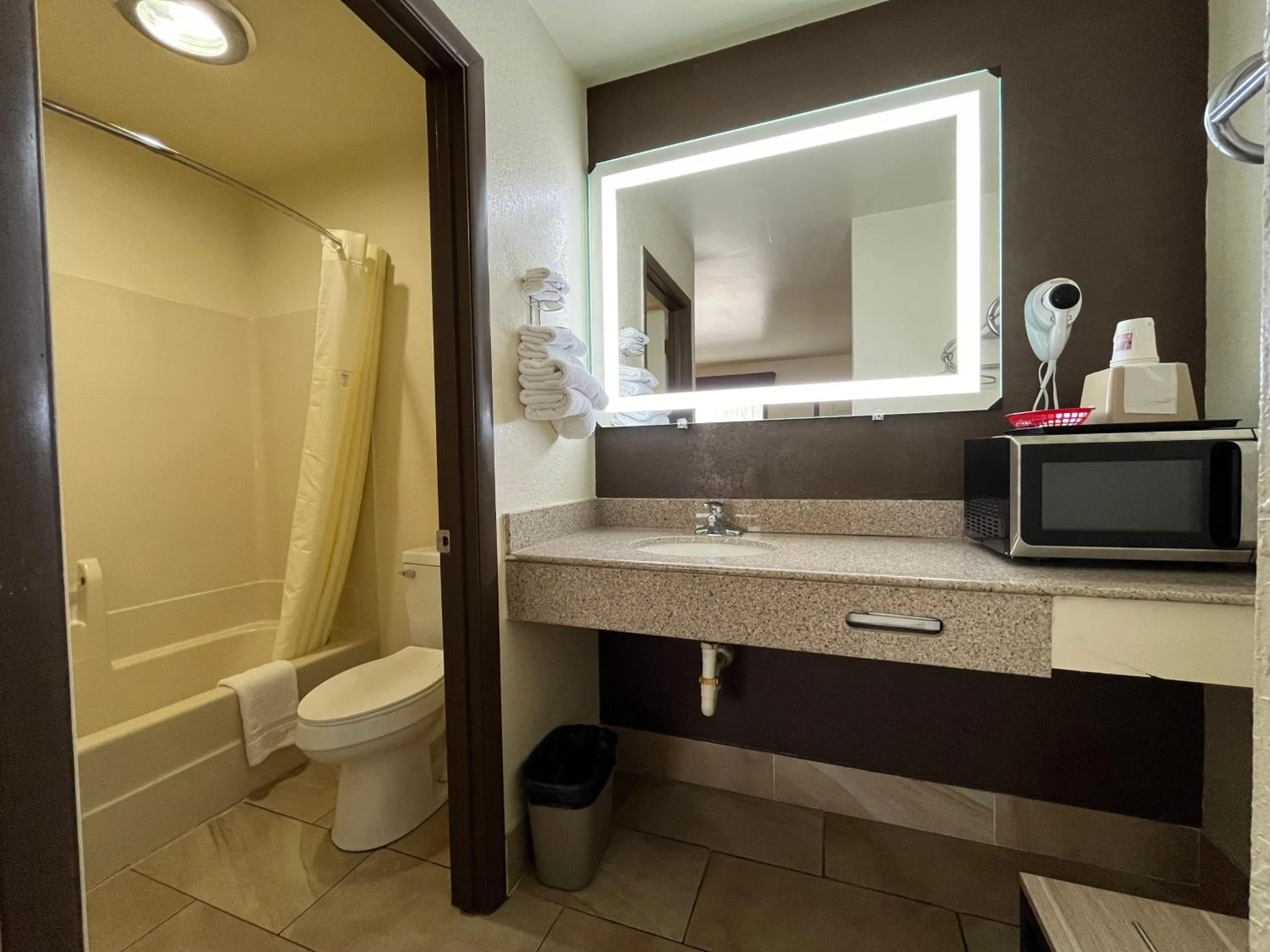 Bedroom in Budget Inn By OYO Nassawadox Hwy 13