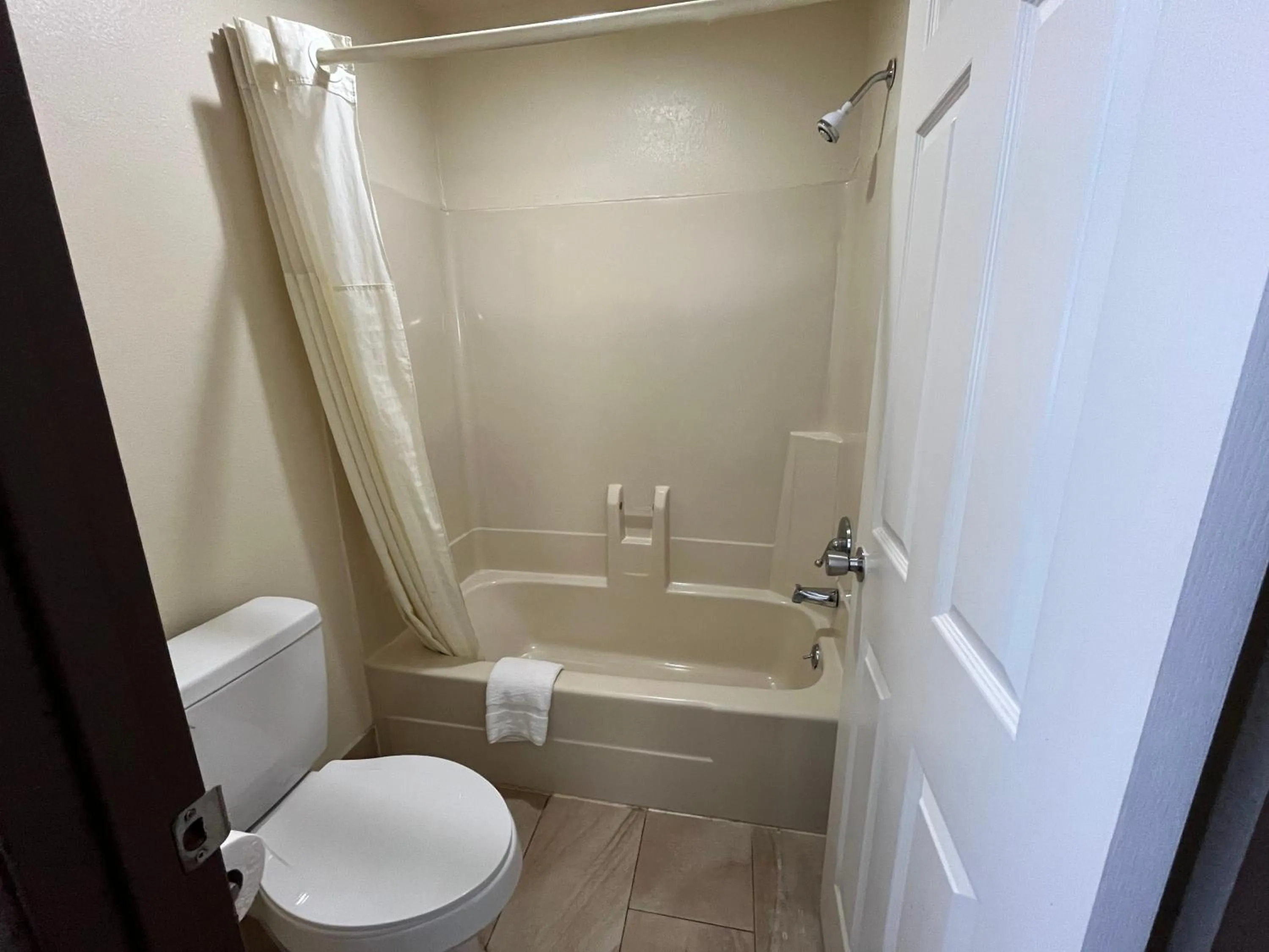 Bathroom in Budget Inn By OYO Nassawadox Hwy 13