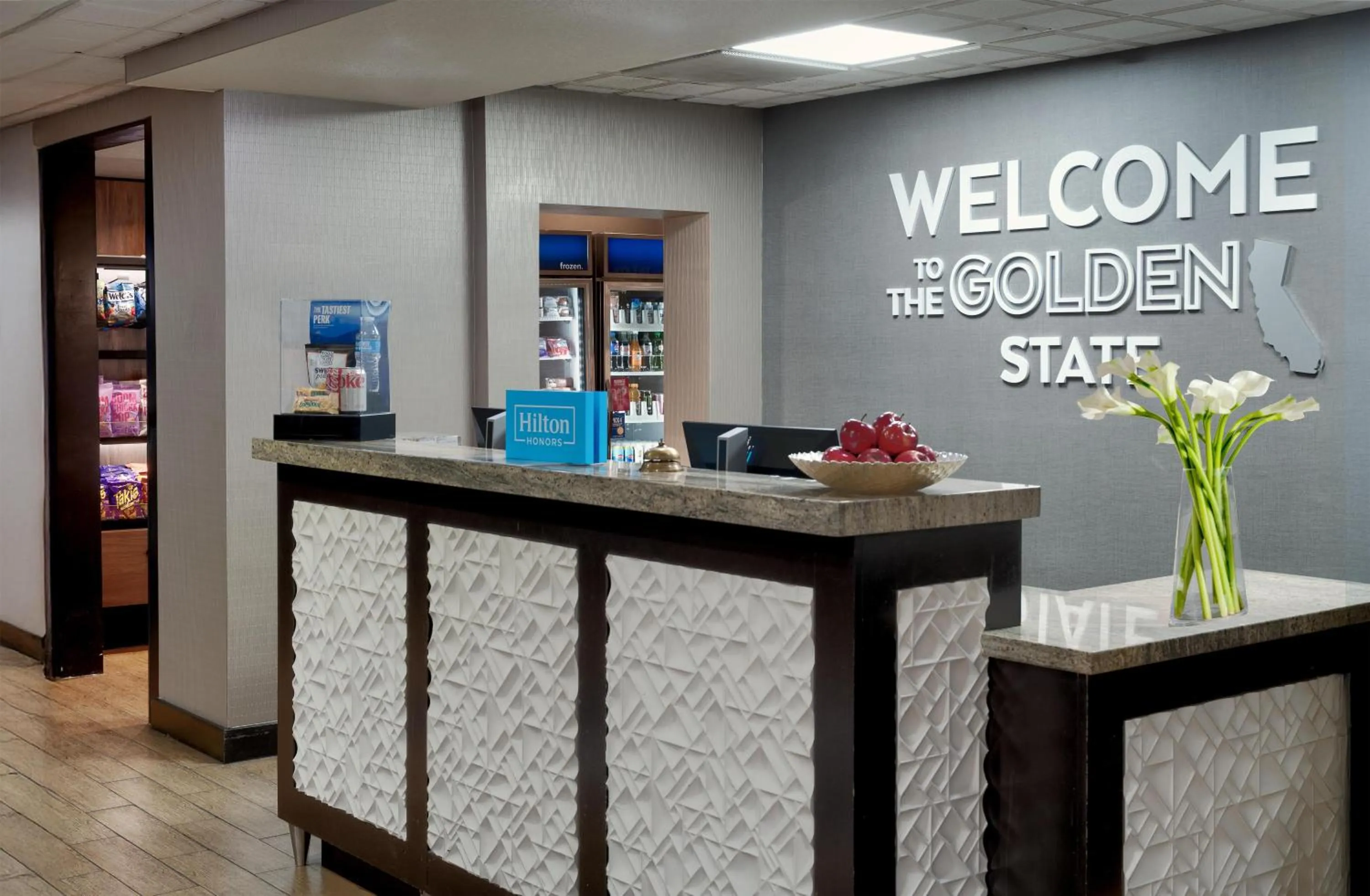 Lobby or reception in Hampton Inn & Suites Palm Desert