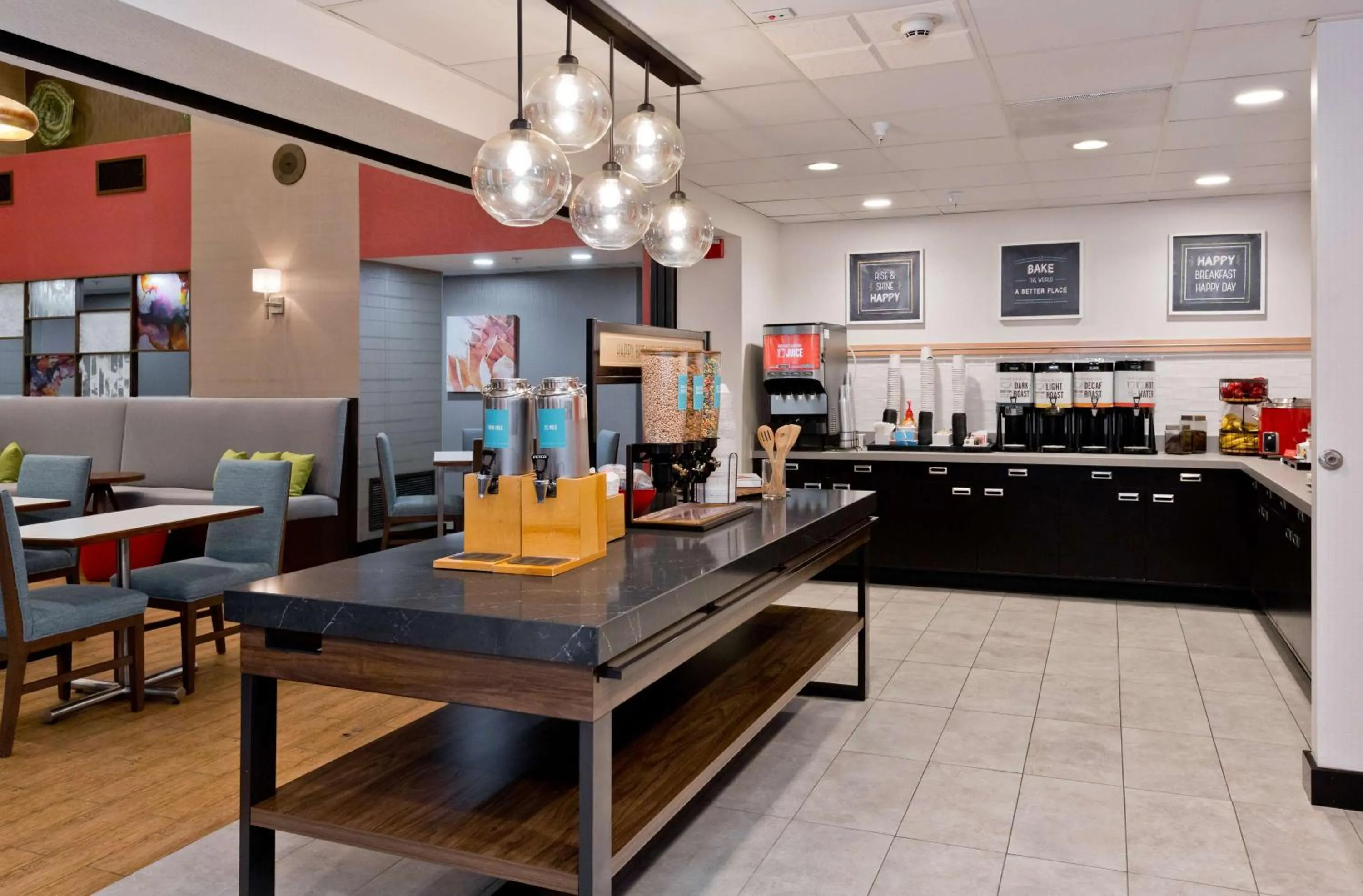 Breakfast in Hampton Inn & Suites Palm Desert