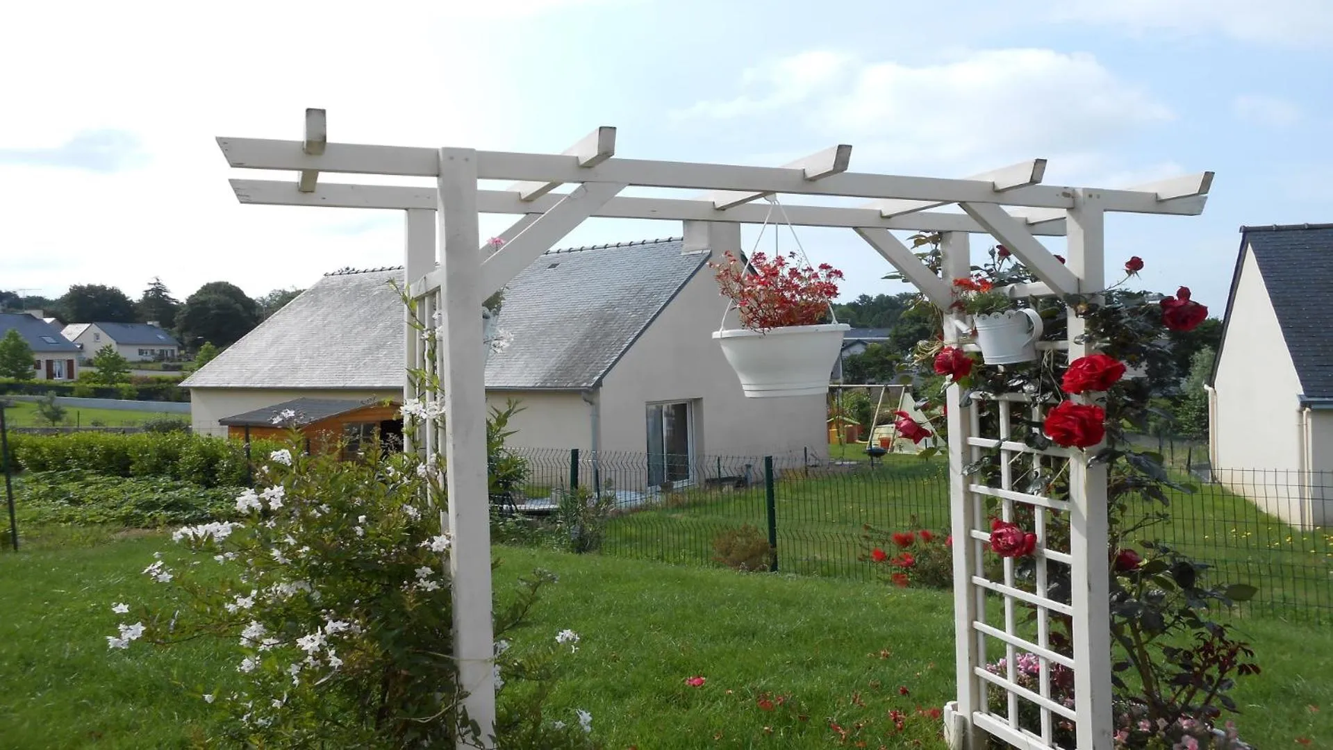Garden view in La Roseraie