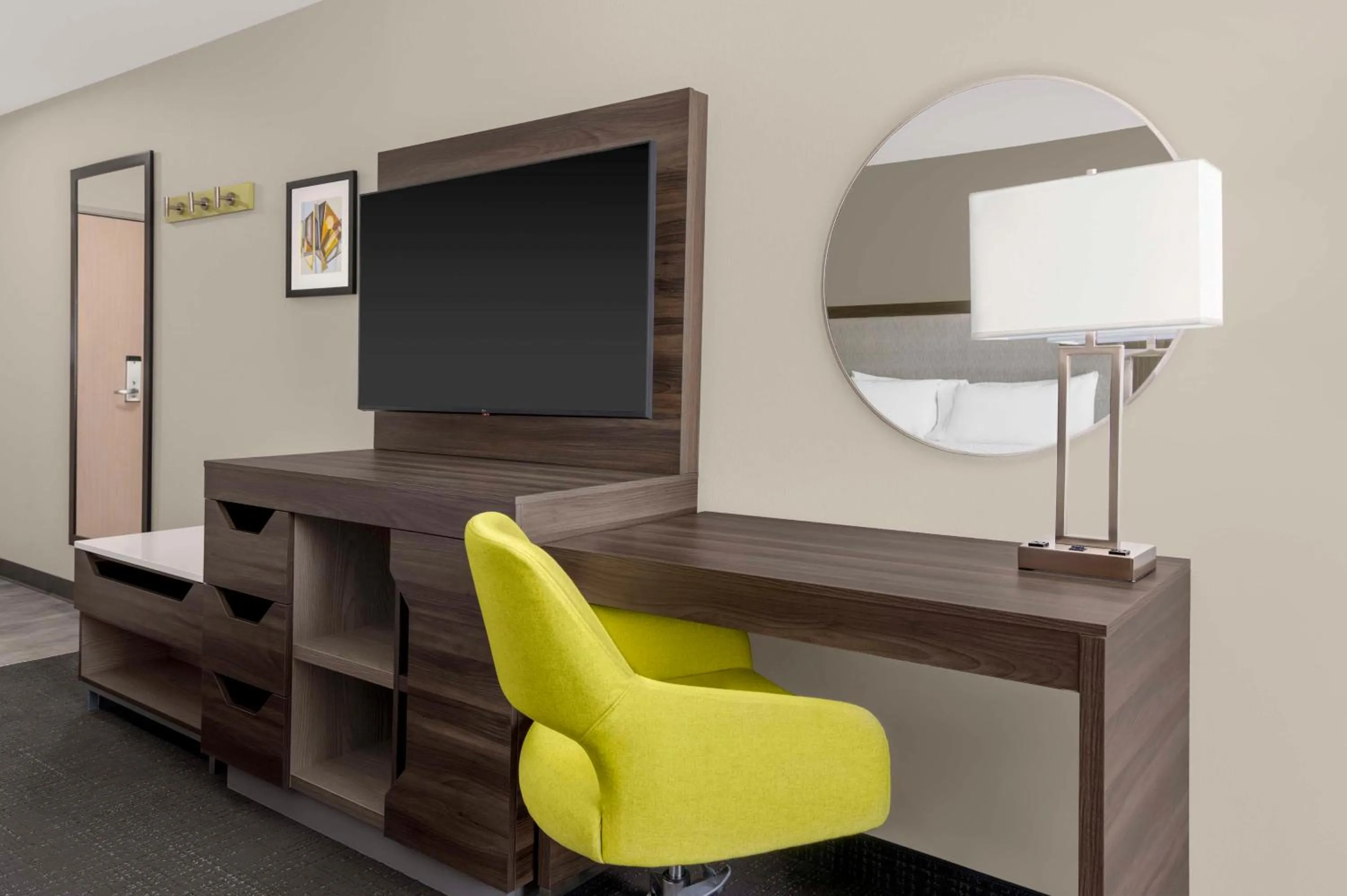 Bedroom in Hampton Inn Olathe