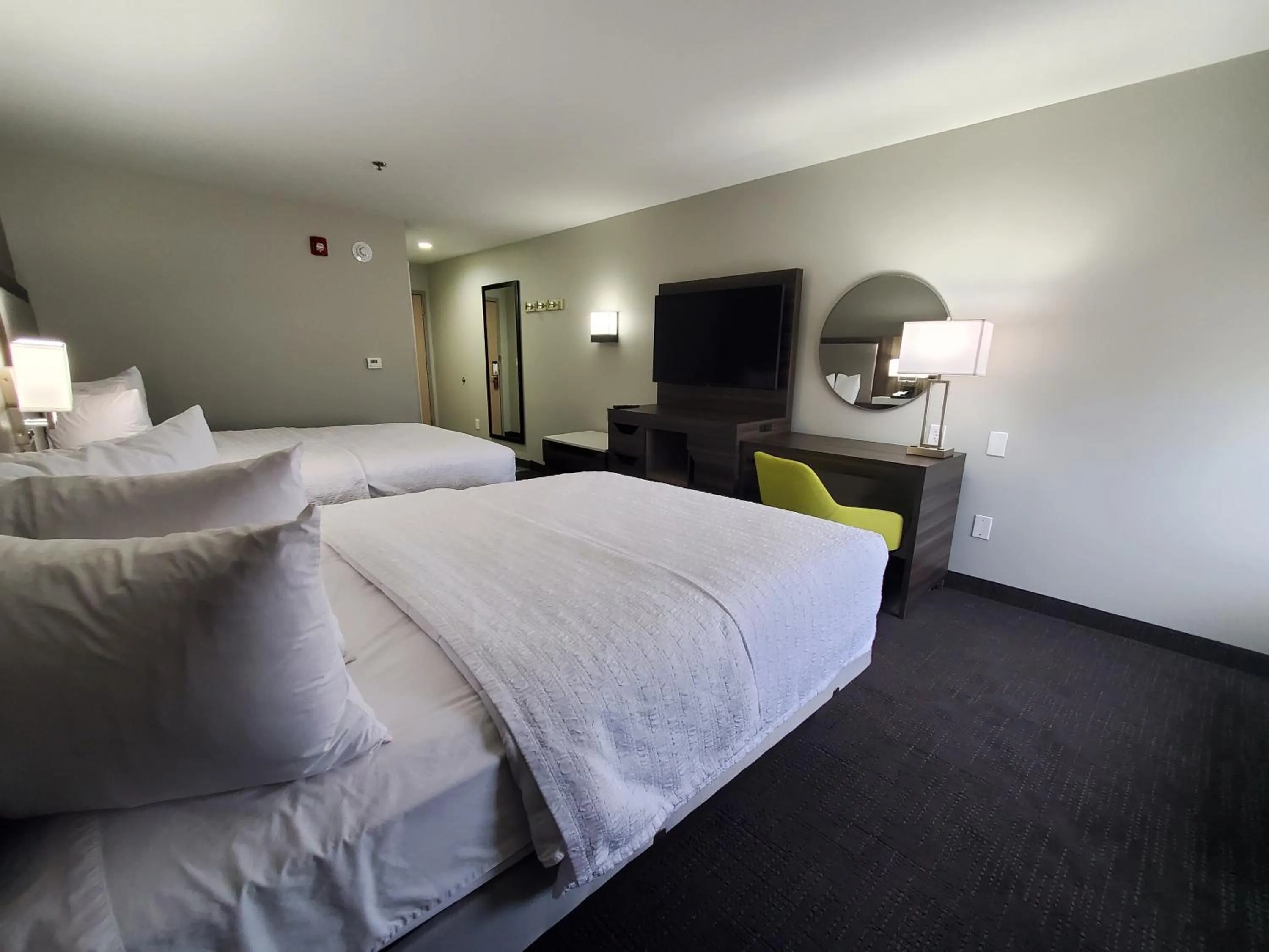 Bed in Hampton Inn Olathe