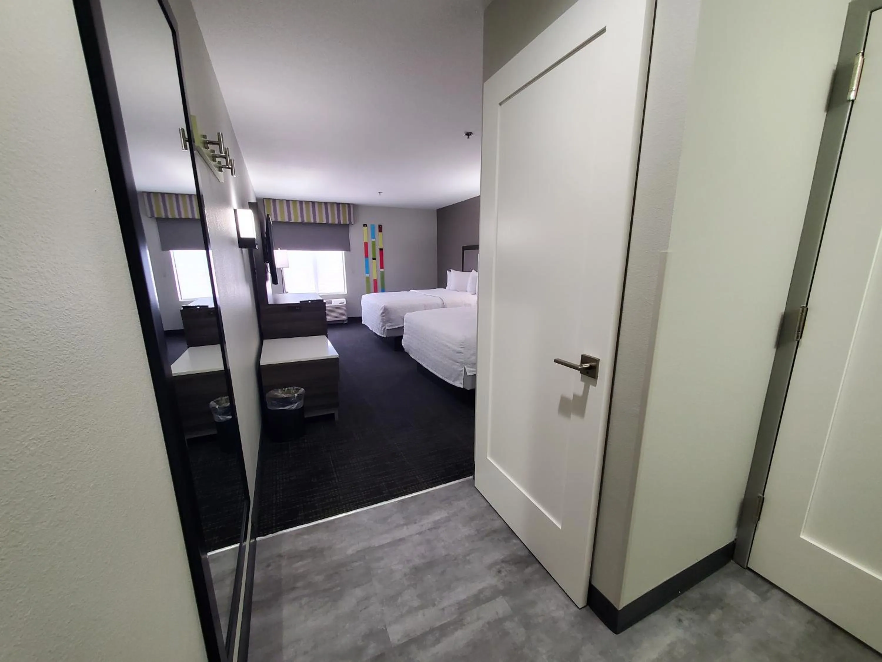 Bed in Hampton Inn Olathe