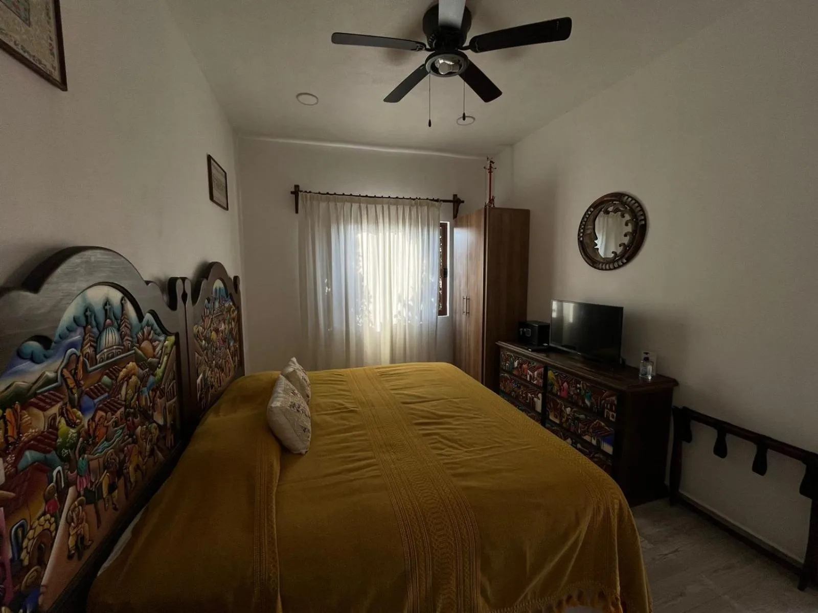 Property building, Bed in Posada de la Virgen