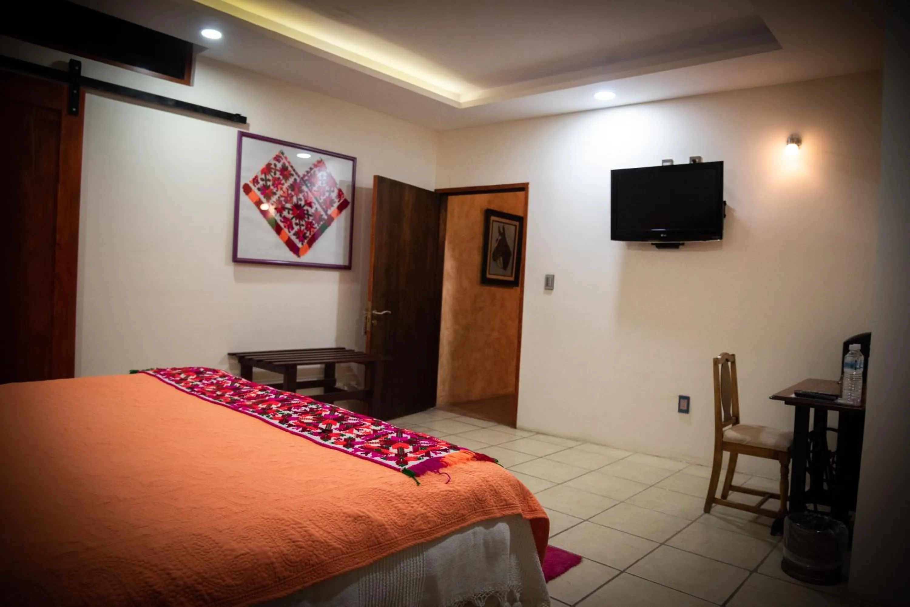 TV and multimedia, Bed in Posada de la Virgen