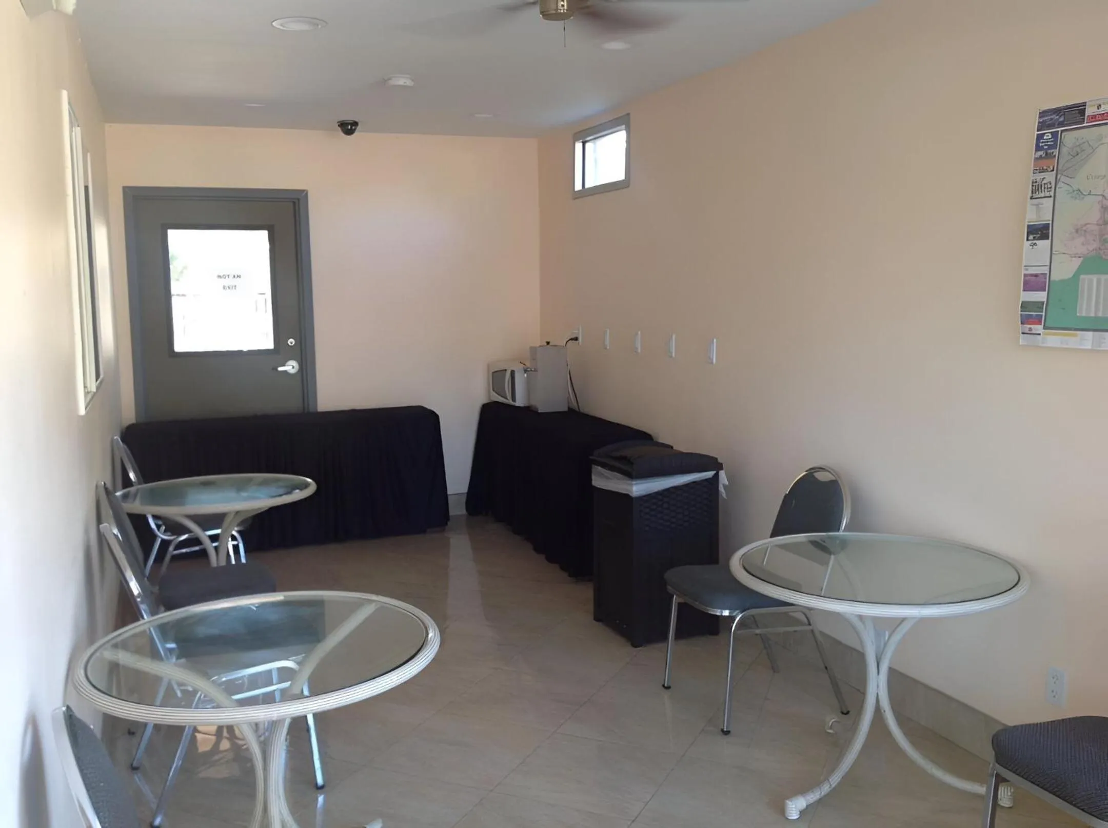 Breakfast in Americas Best Value Inn Thousand Oaks