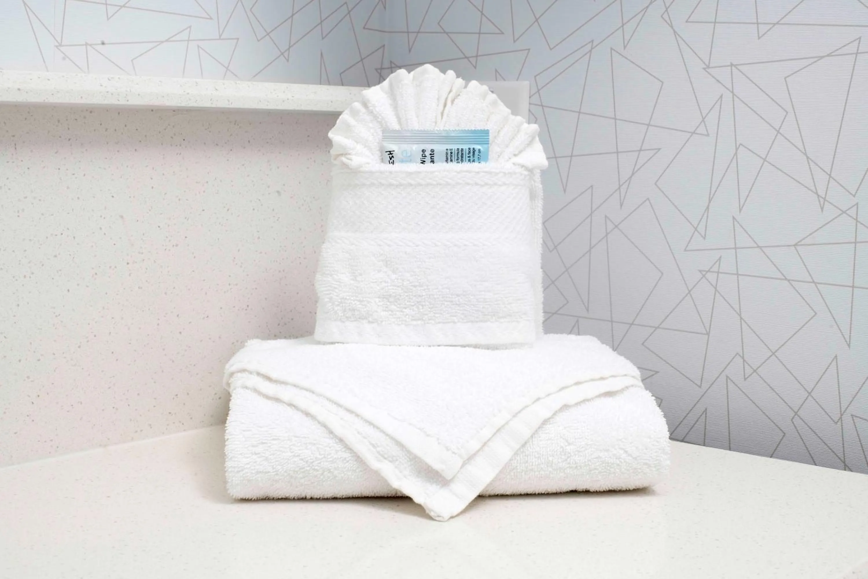 Bathroom, Bed in Hampton Inn Bryant