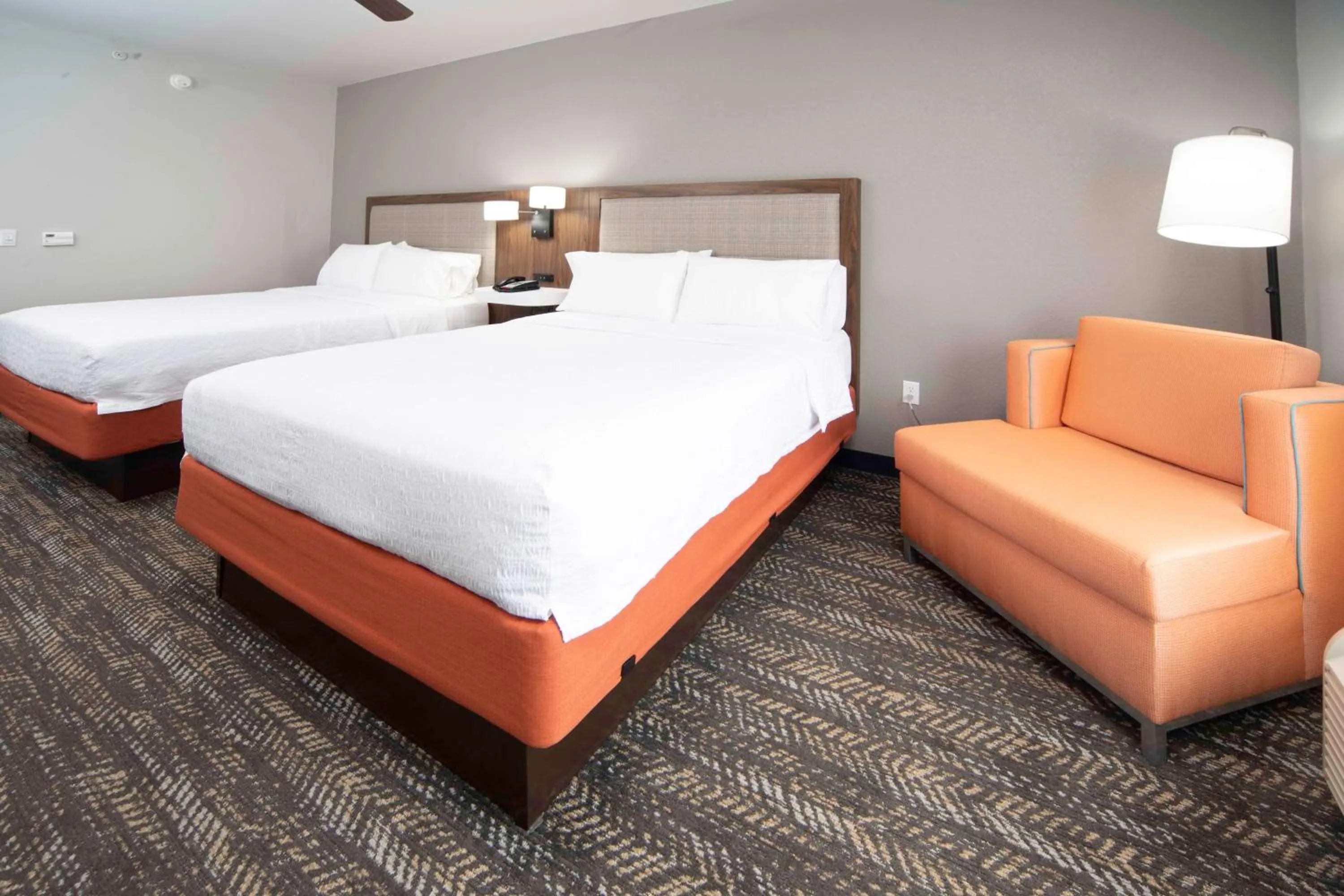 Bed in Hampton Inn Bryant