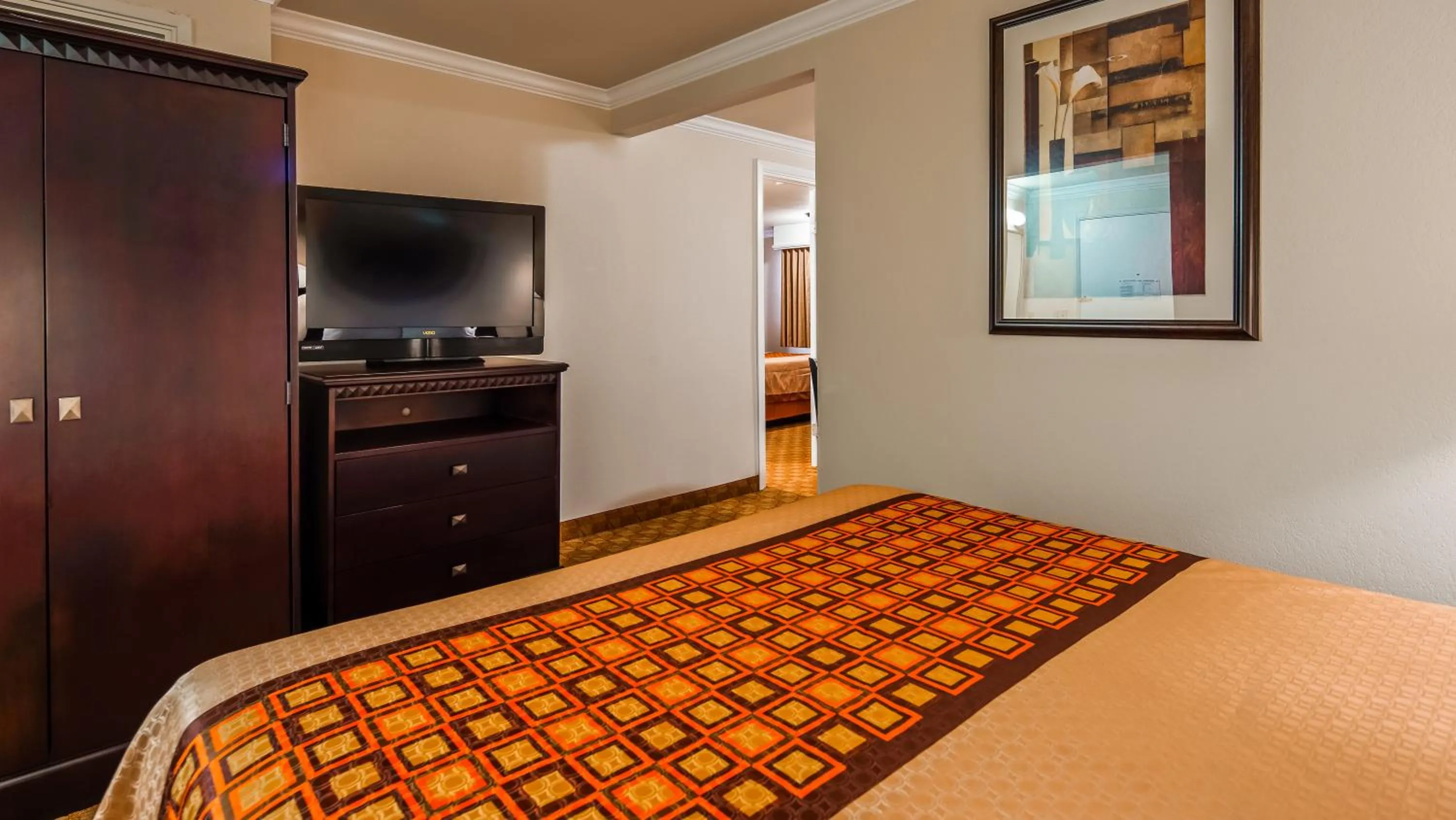 Bedroom, Bed in SureStay Plus Hotel by Best Western Lompoc