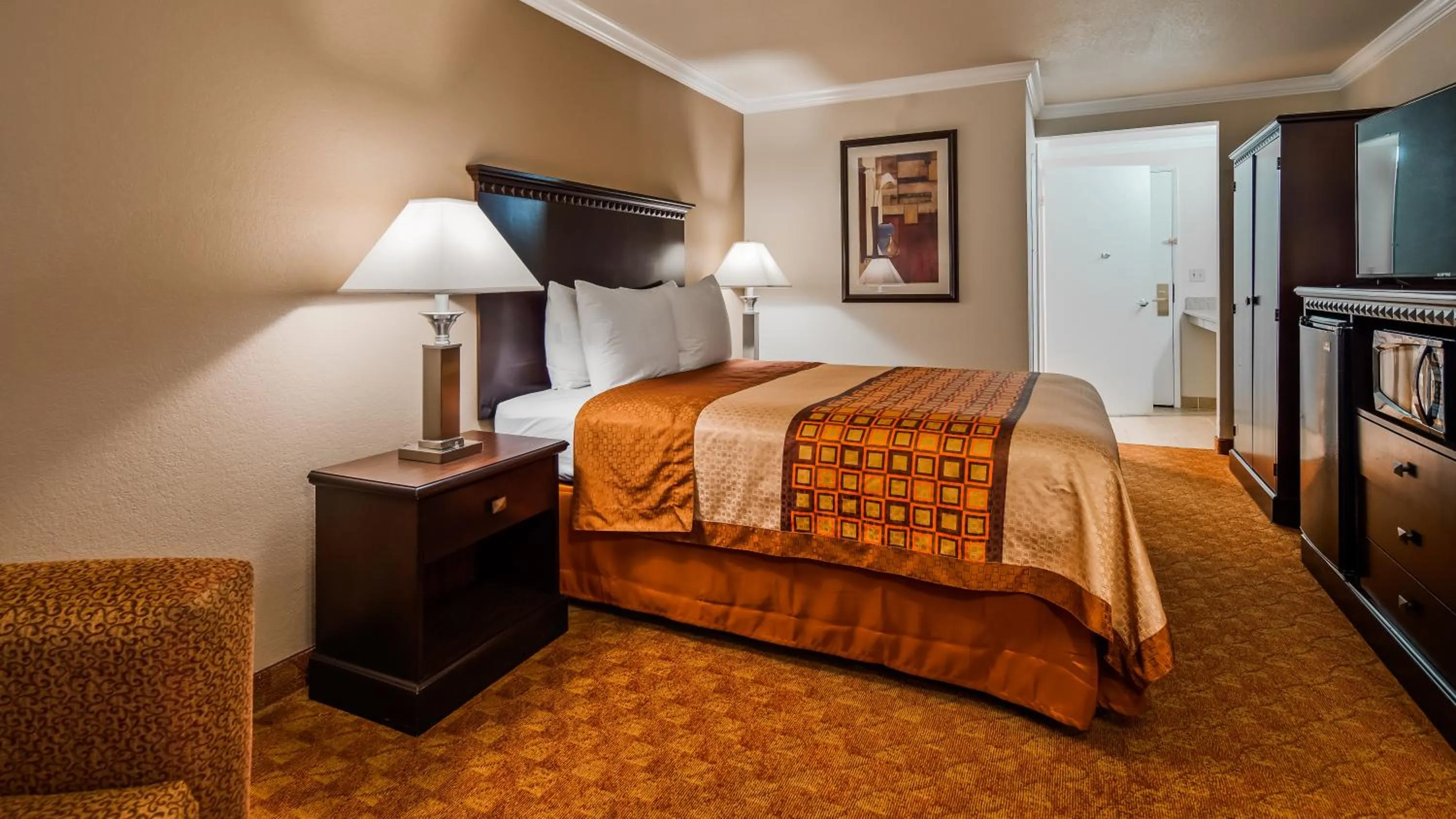 Bedroom, Bed in SureStay Plus Hotel by Best Western Lompoc