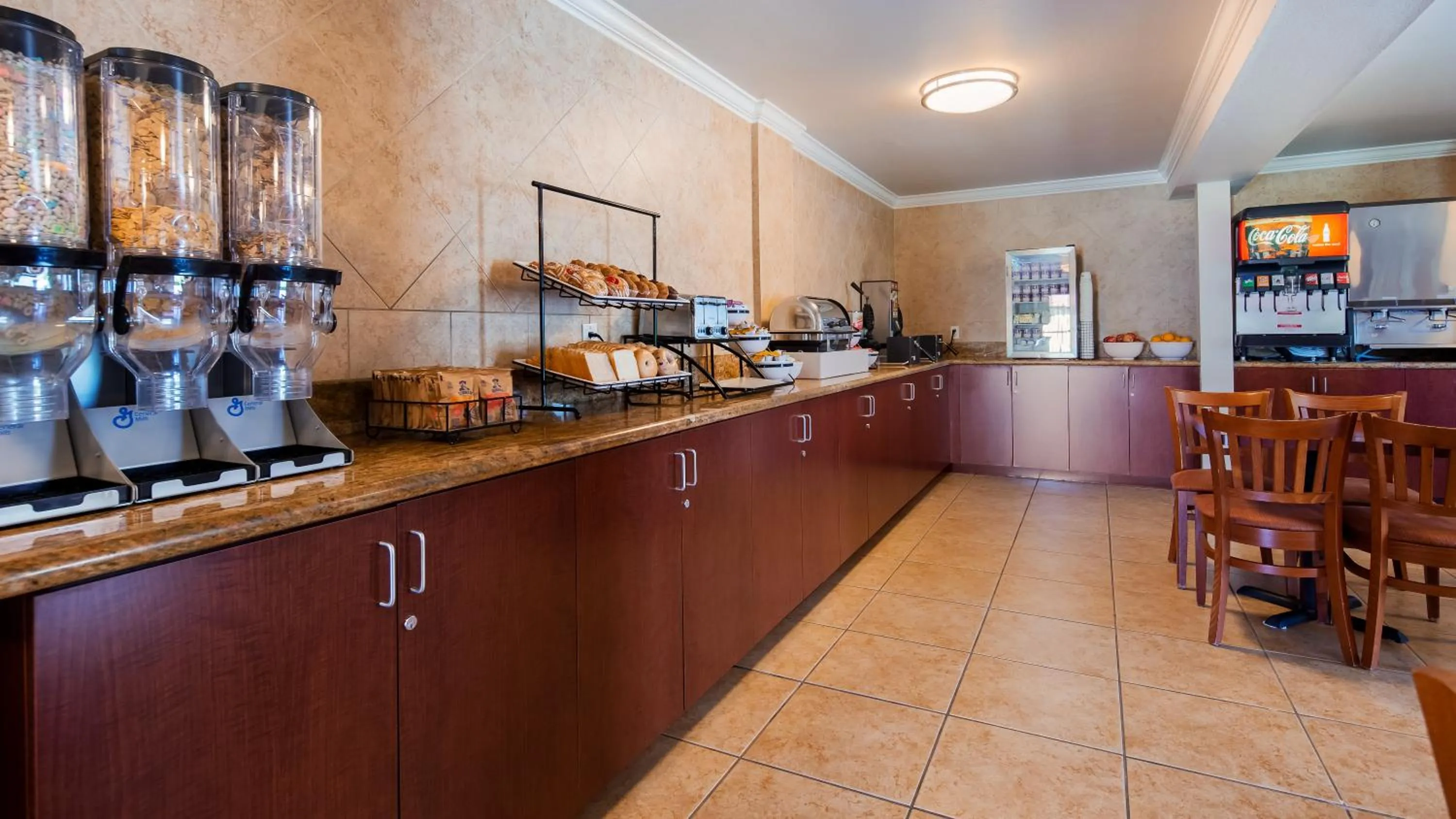 Restaurant/Places to Eat in SureStay Plus Hotel by Best Western Lompoc