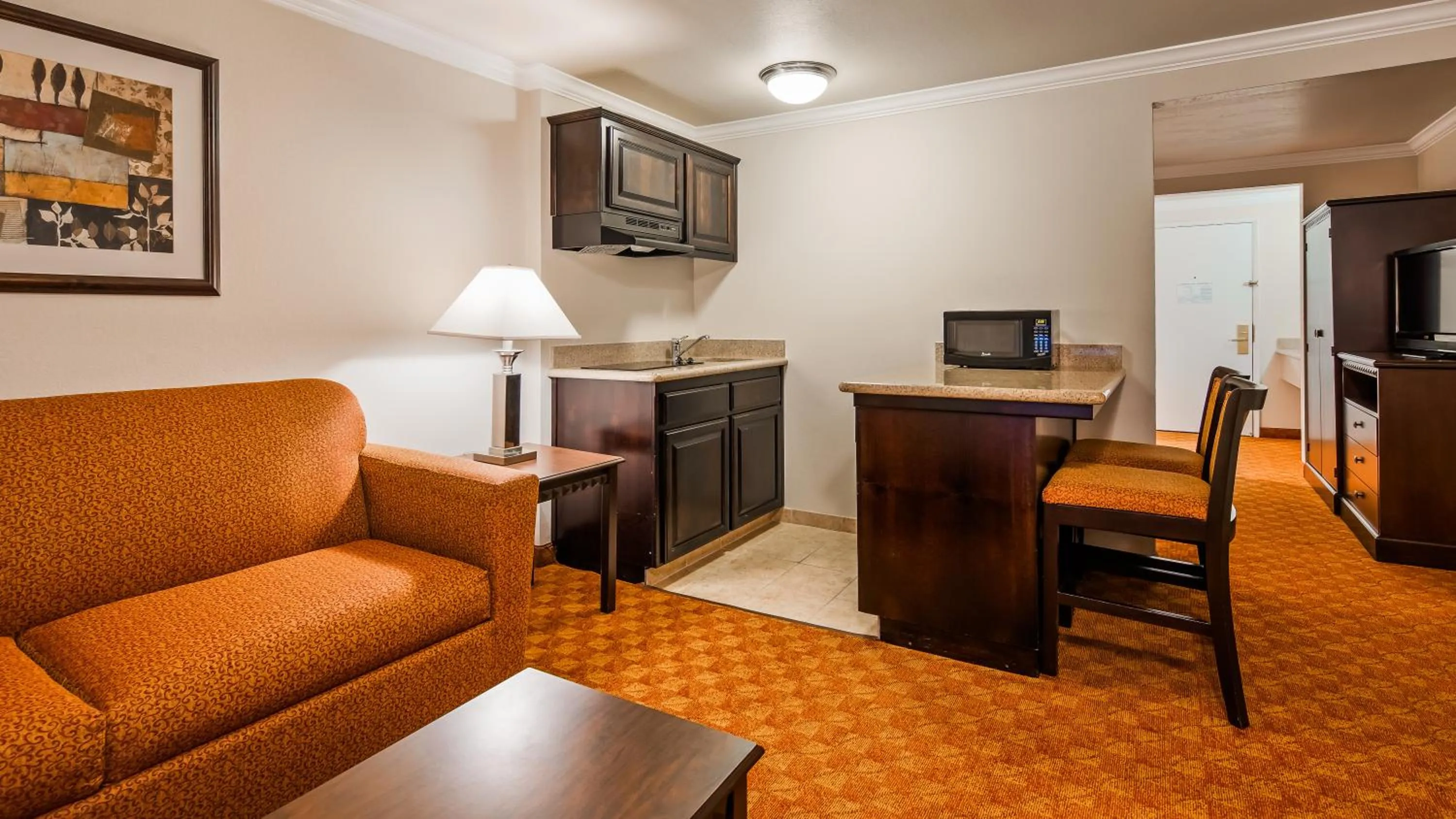 Bedroom, Seating Area in SureStay Plus Hotel by Best Western Lompoc