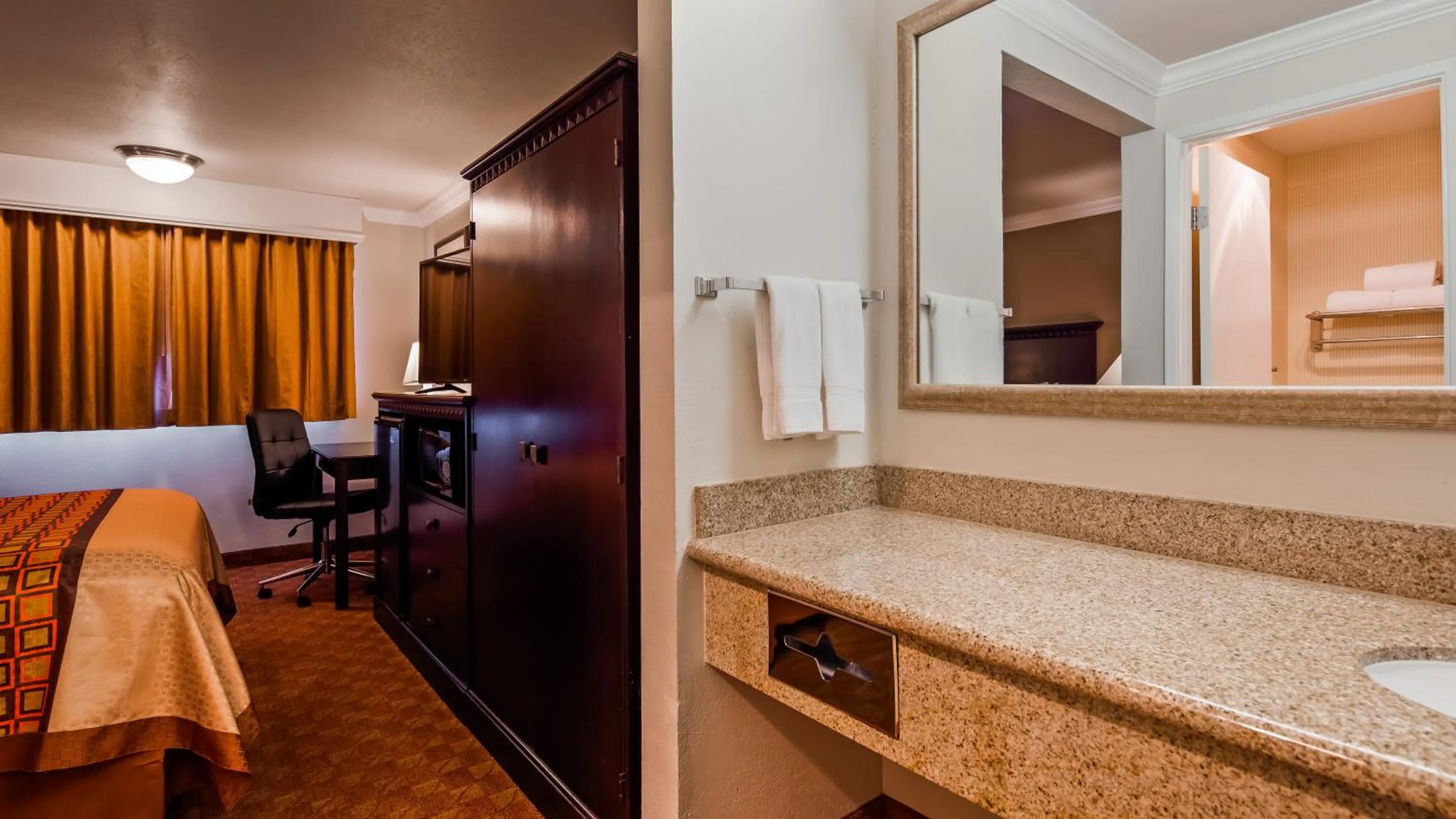 Bedroom, Bed in SureStay Plus Hotel by Best Western Lompoc