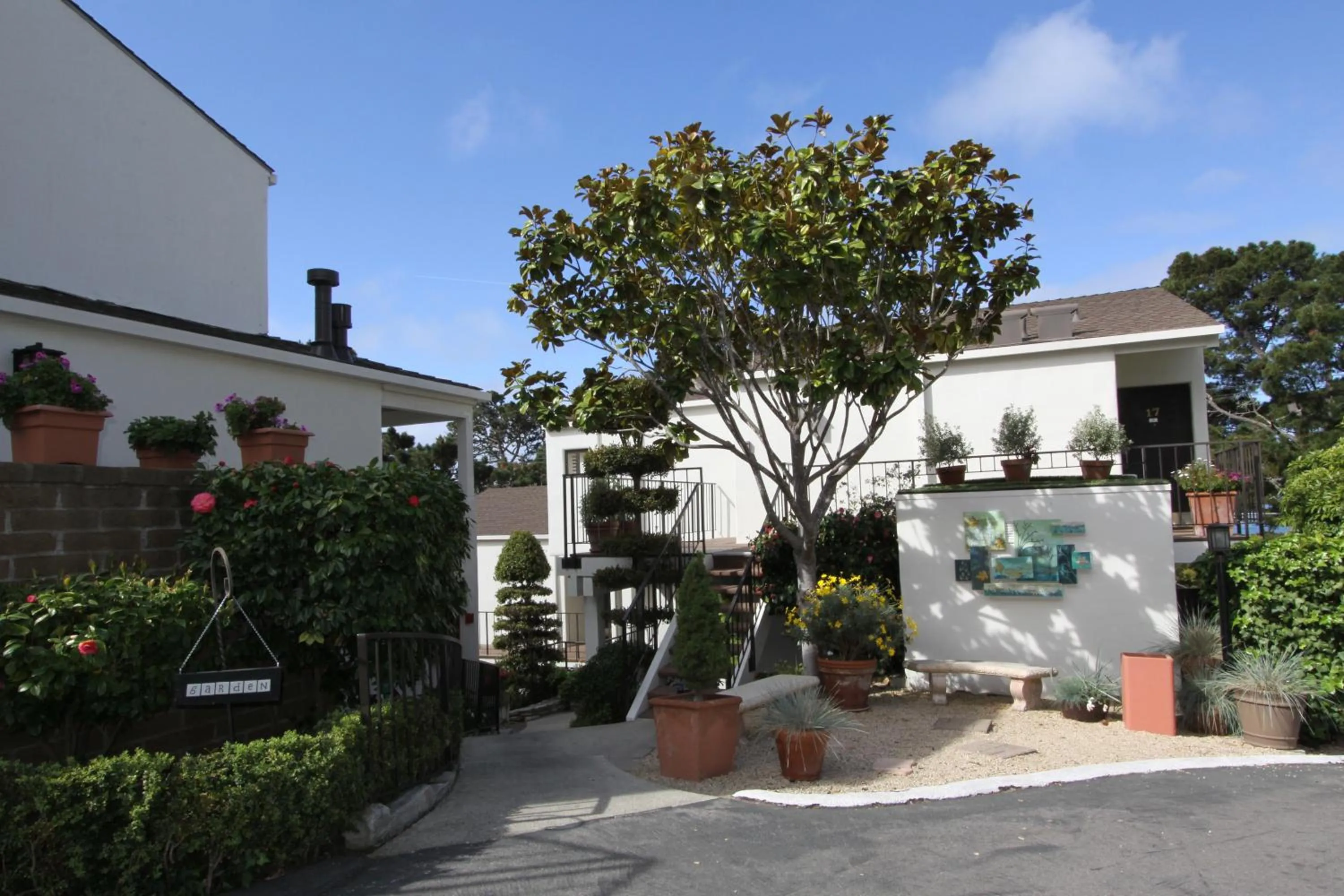 Facade/entrance in Lobos Lodge