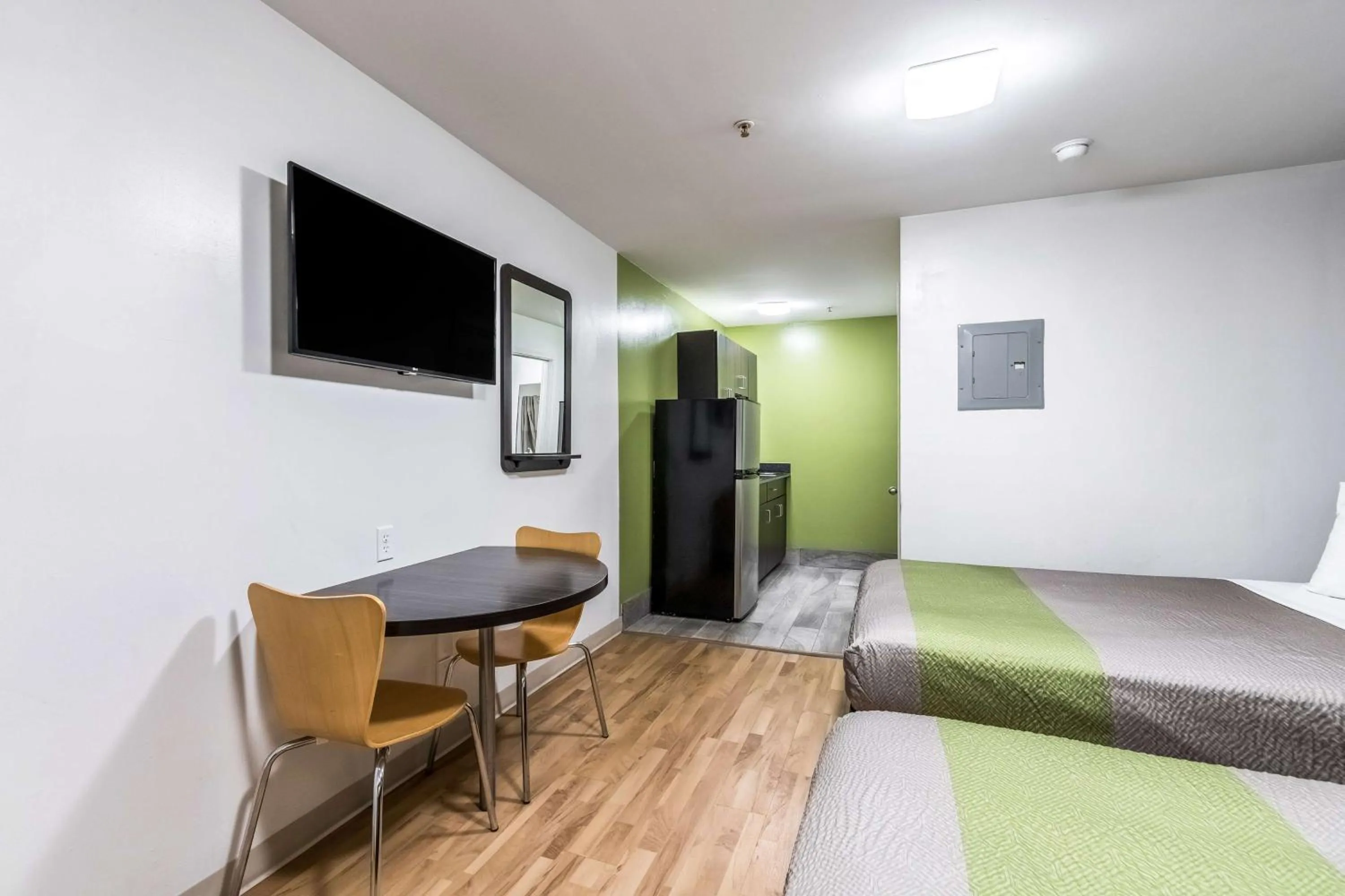 TV and multimedia, Bed in Studio 6-Savannah, GA