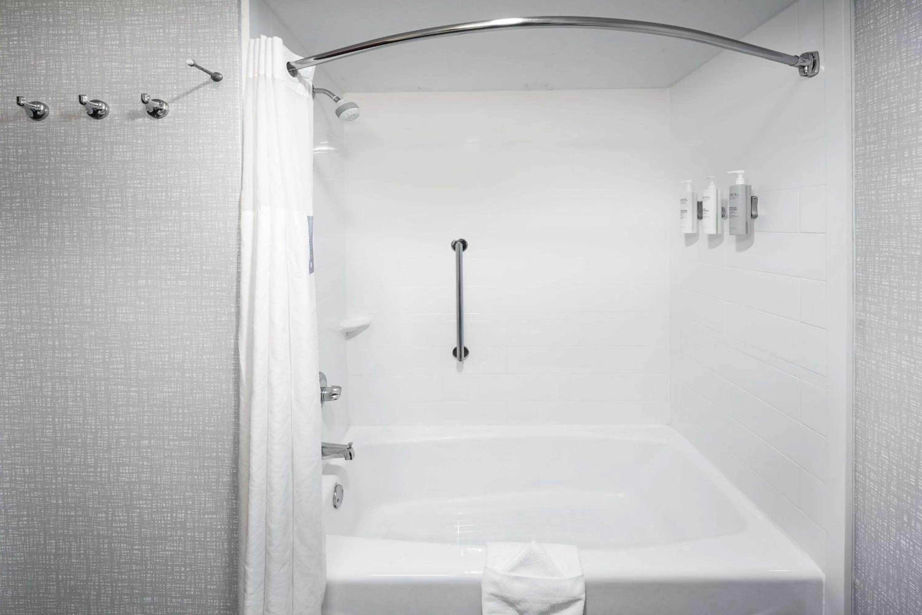 Bathroom in Hampton Inn & Suites Tulsa-Woodland Hills