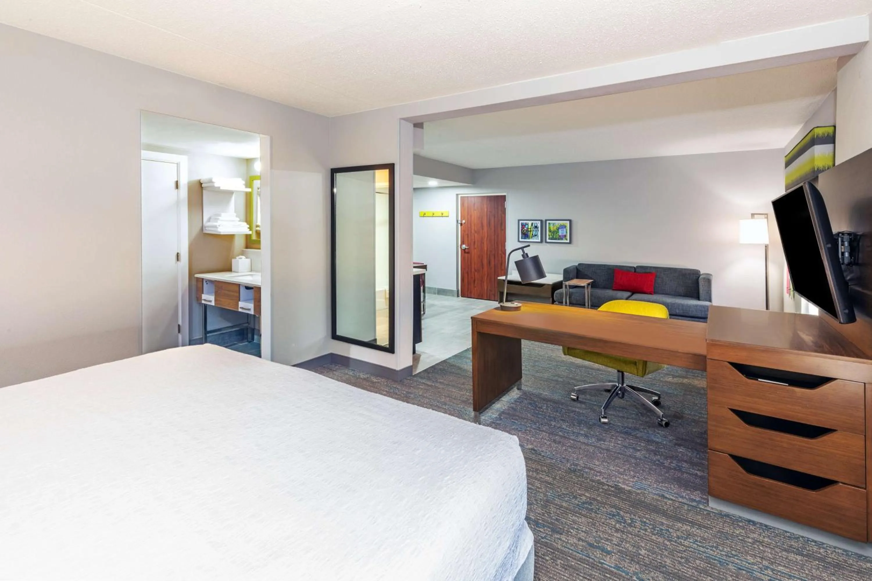 Bedroom, Bed in Hampton Inn & Suites Tulsa-Woodland Hills