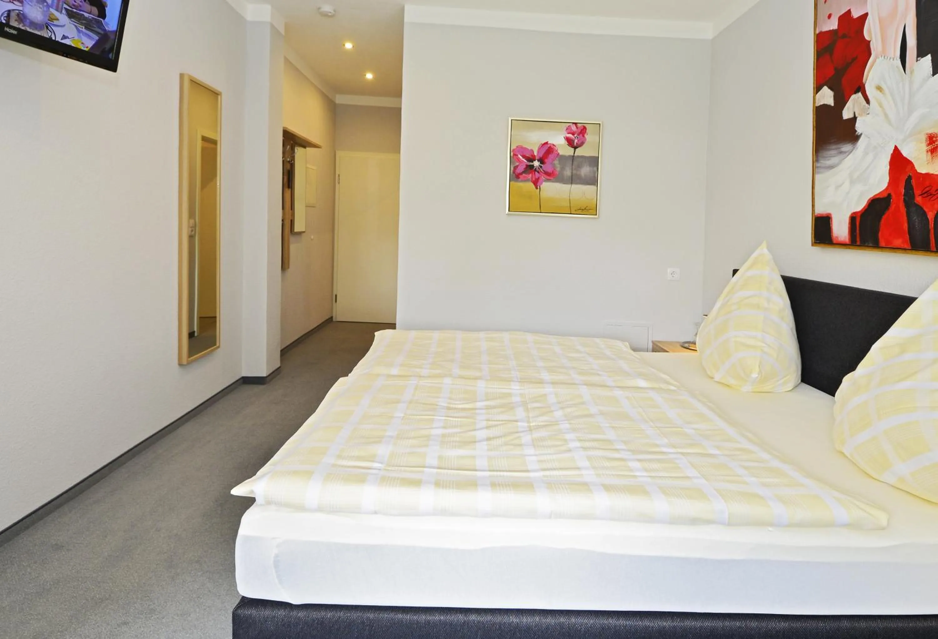 Photo of the whole room, Bed in Hotel Haus Kleimann-Reuer