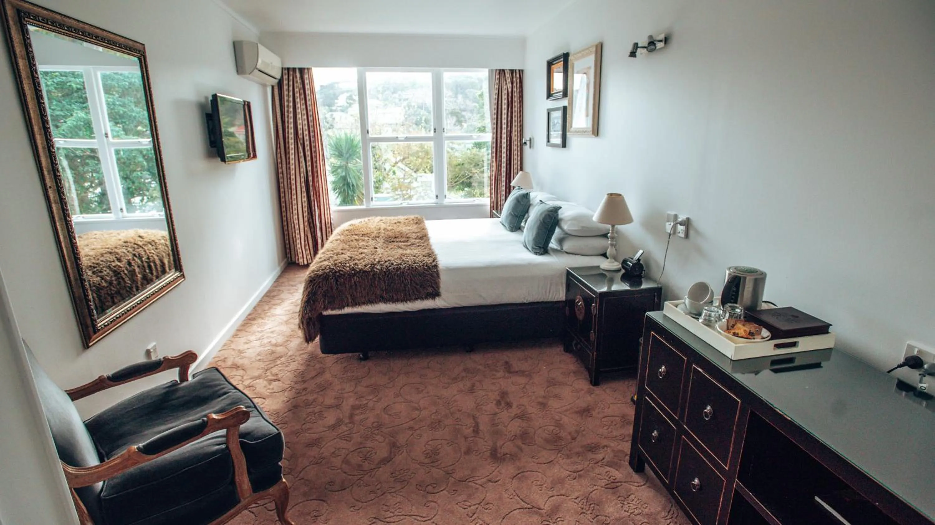 Photo of the whole room, Bed in The Duke Of Marlborough