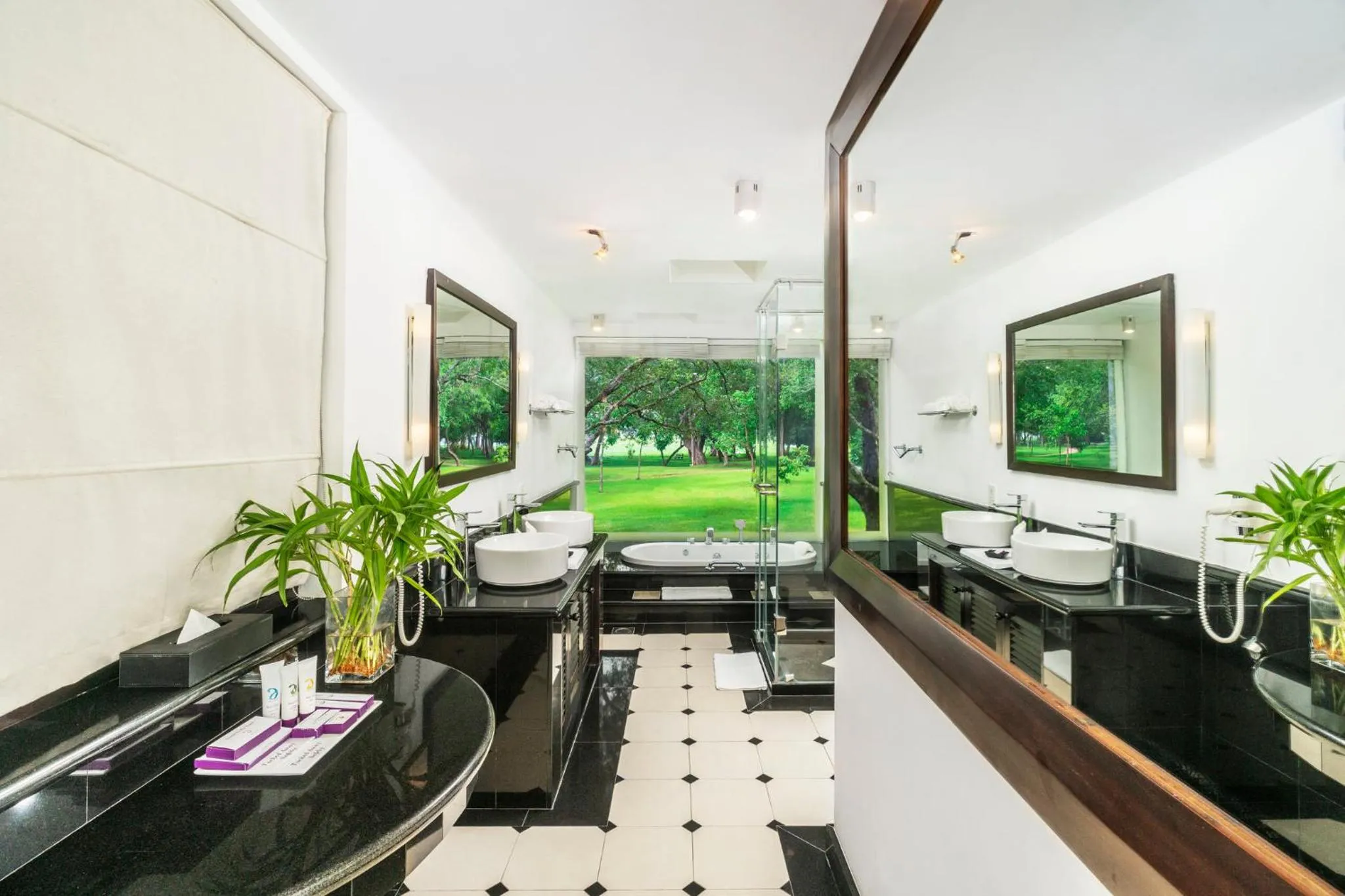 Photo of the whole room in Cinnamon Lodge Habarana