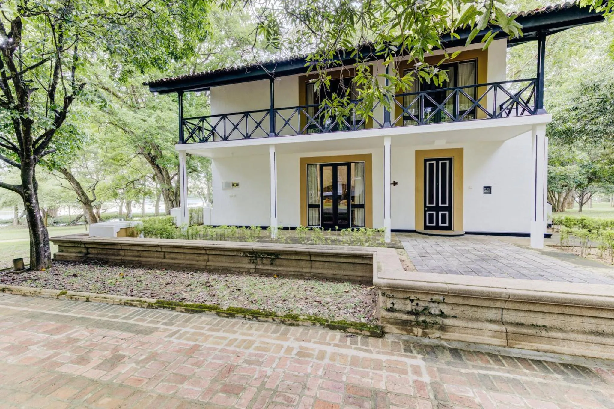 Photo of the whole room in Cinnamon Lodge Habarana