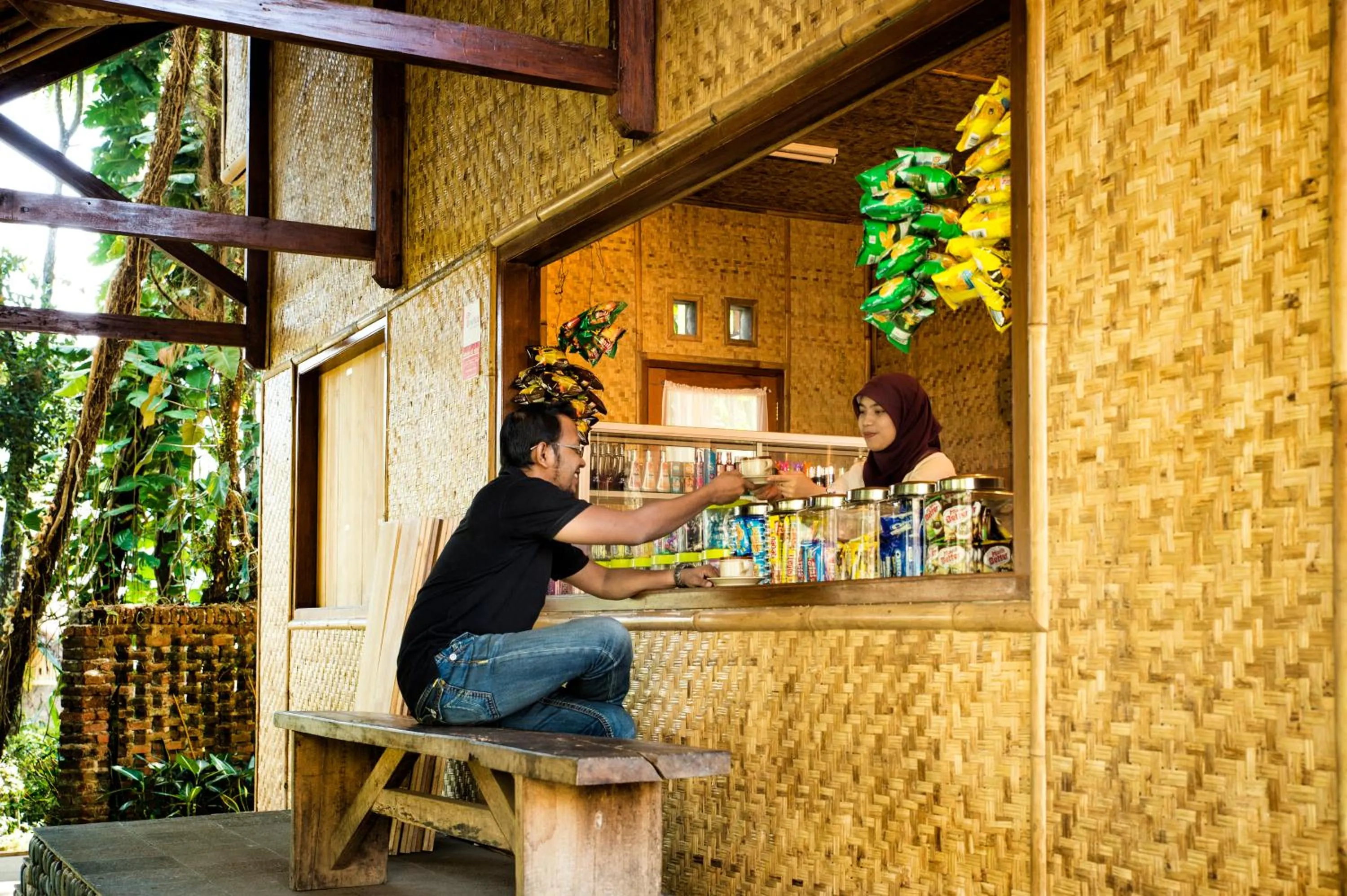 Lounge or bar in Kampung Sampireun Resort & Spa