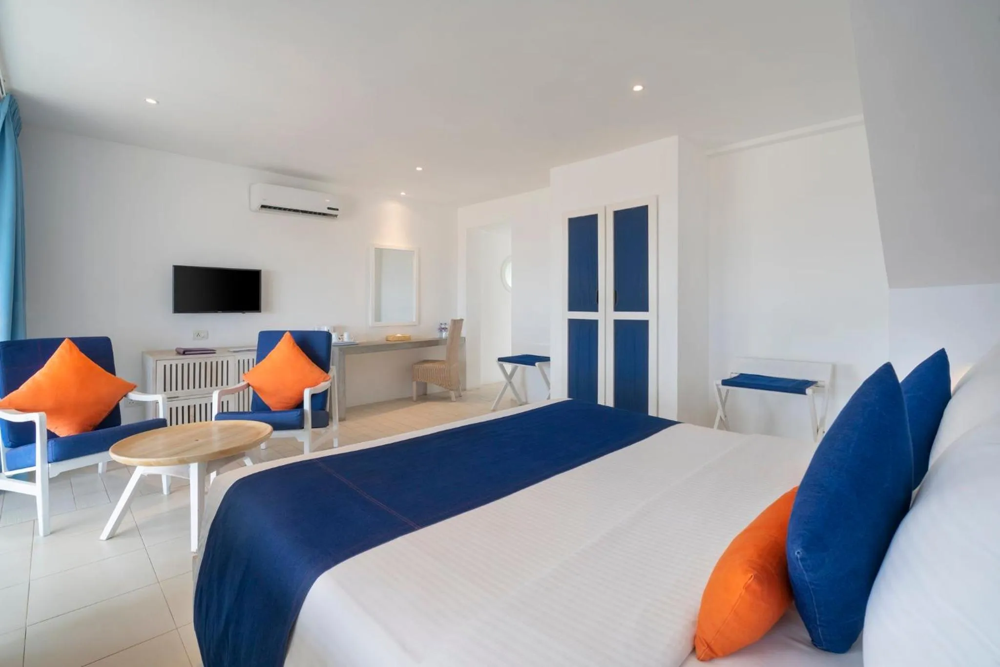 Bedroom, Bed in Trinco Blu by Cinnamon