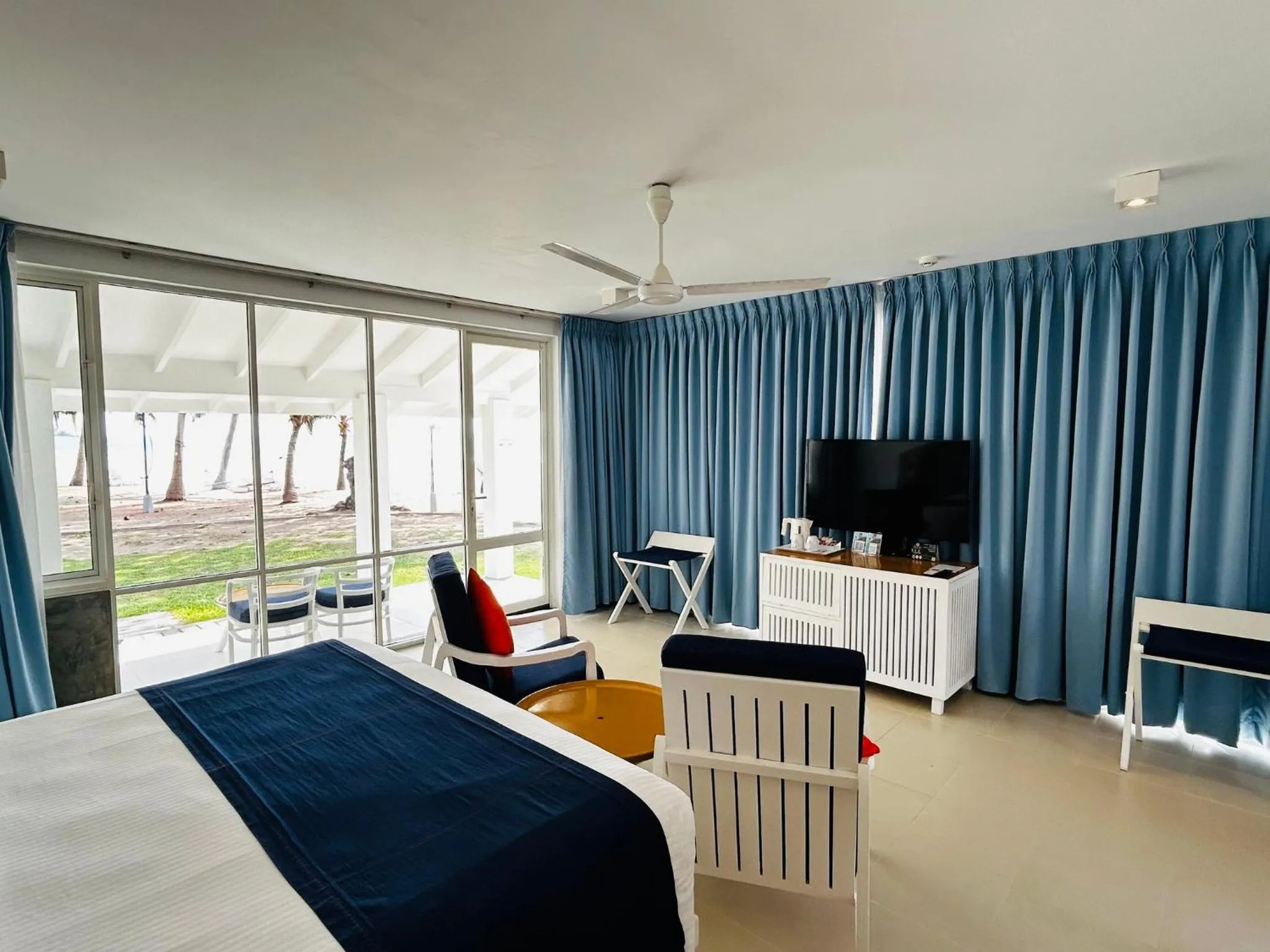 Photo of the whole room, Bed in Trinco Blu by Cinnamon