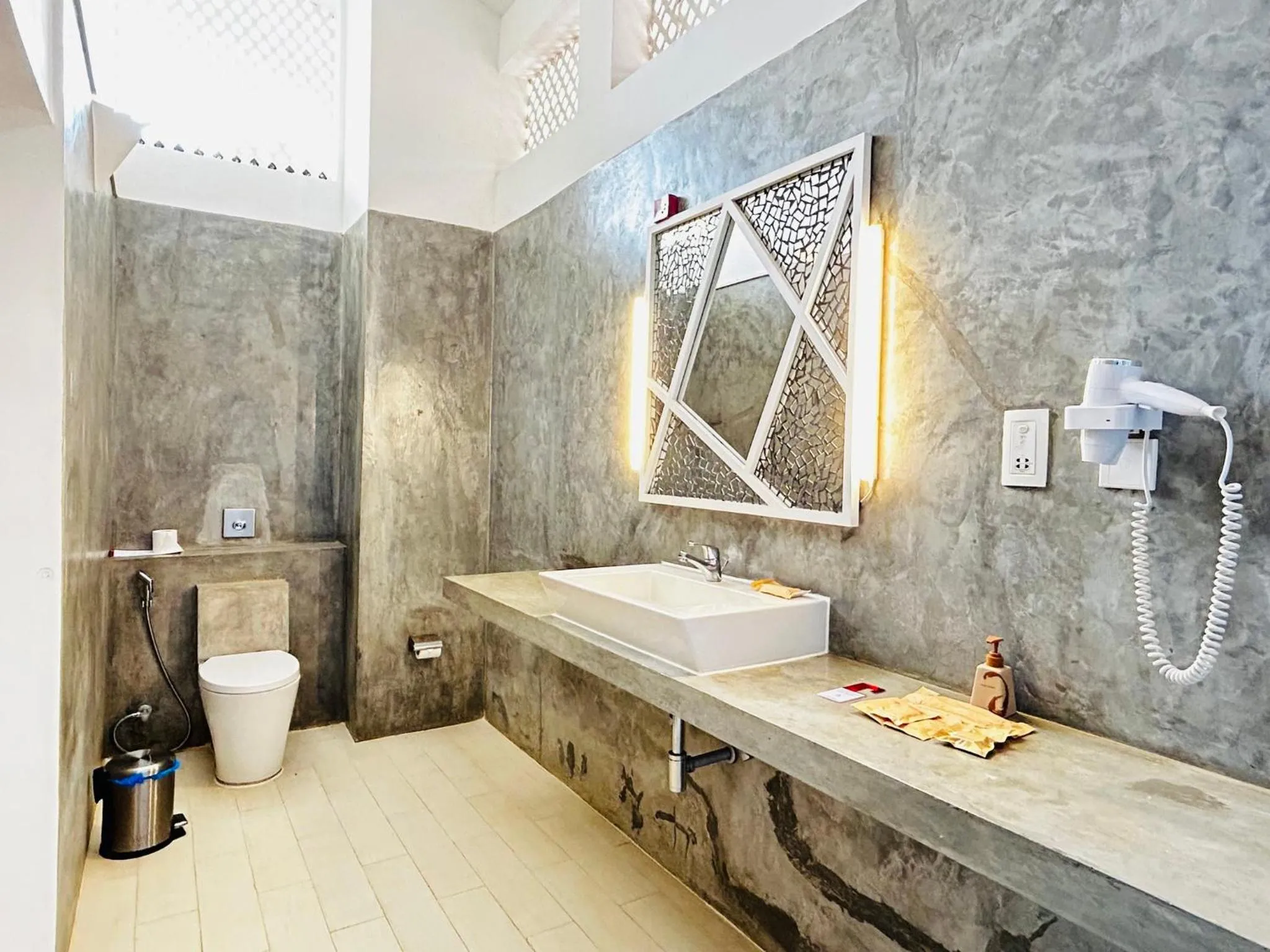 Bathroom in Trinco Blu by Cinnamon