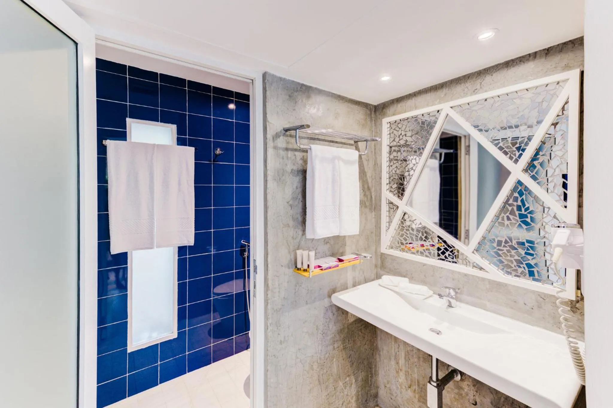 Bathroom in Trinco Blu by Cinnamon