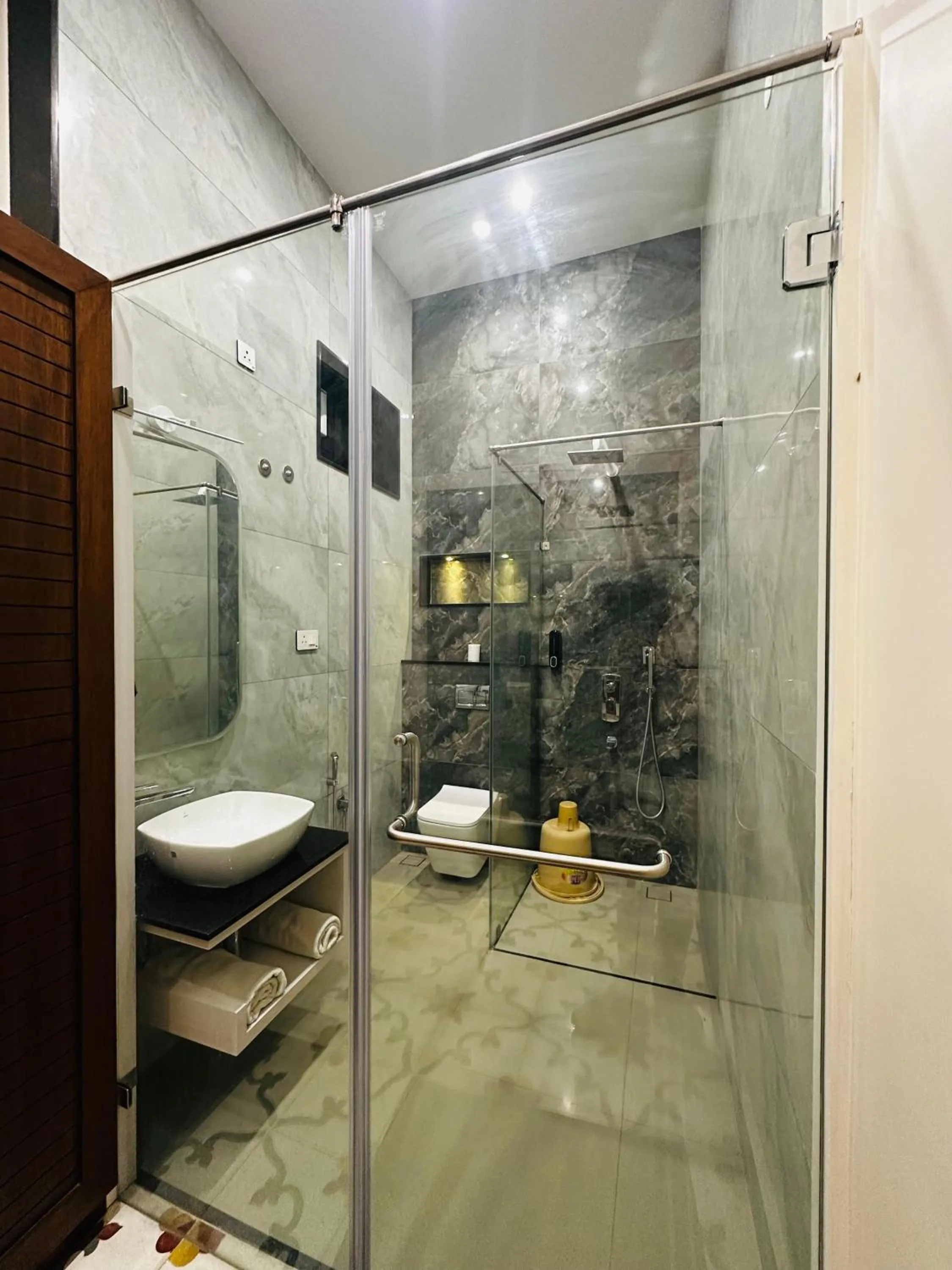 Bathroom in Singaras Coffee Country