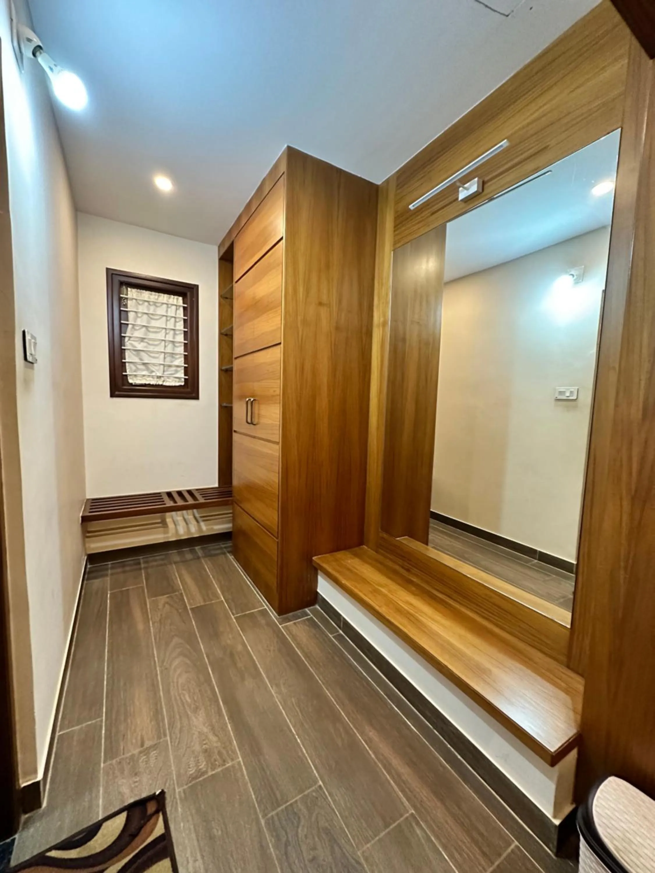 wardrobe in Singaras Coffee Country