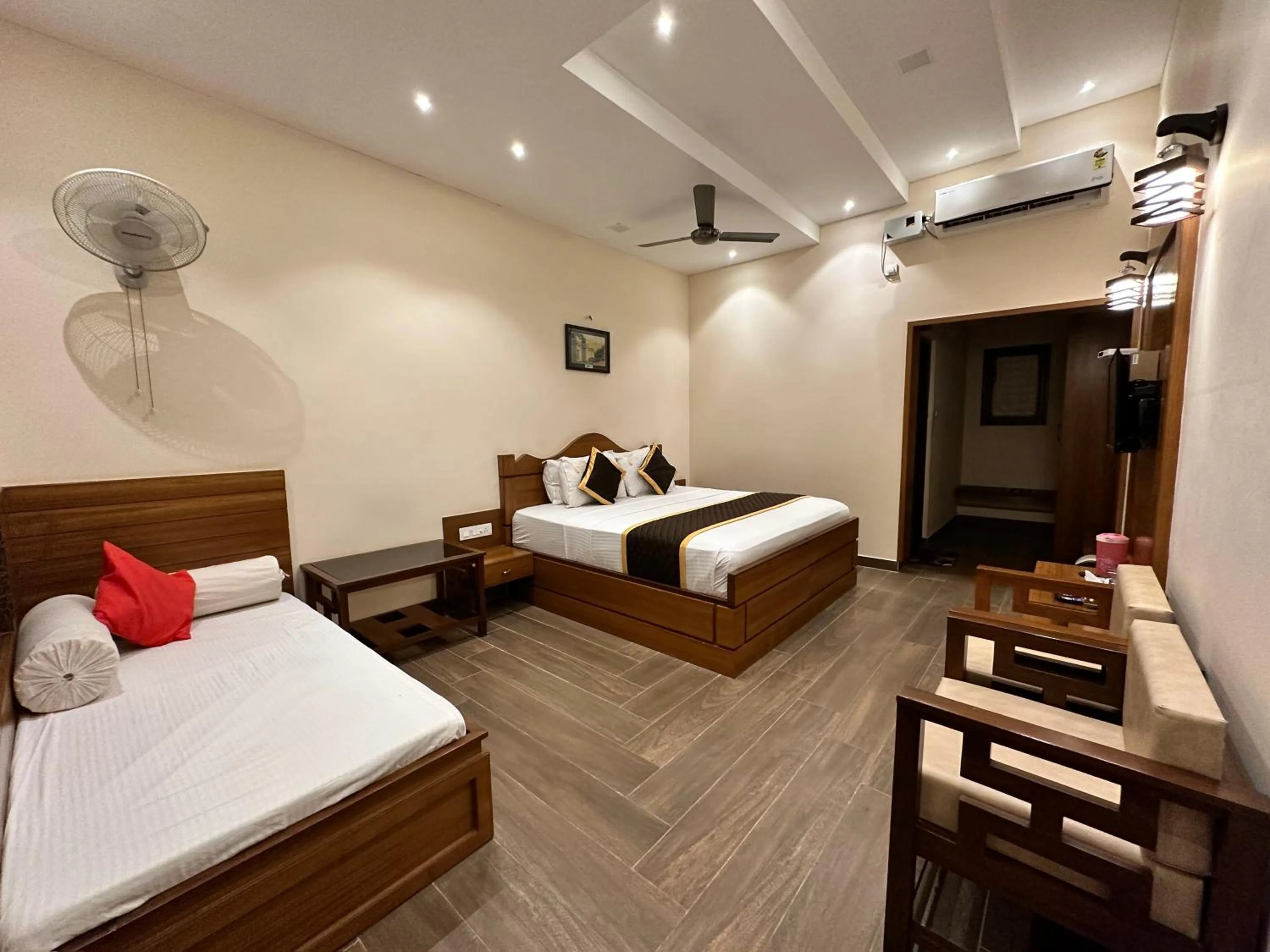 Living room, Bed in Singaras Coffee Country