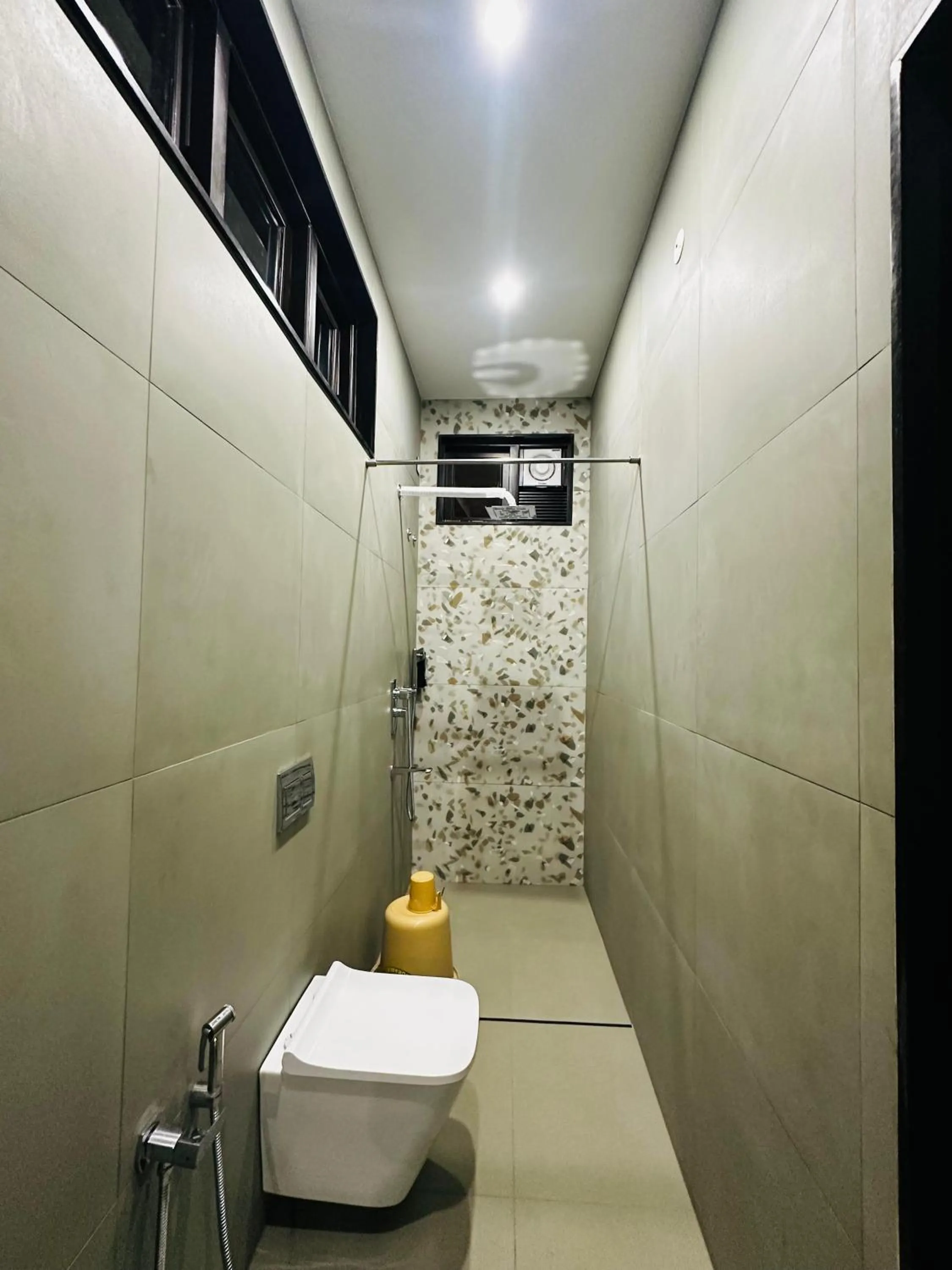 Shower in Singaras Coffee Country