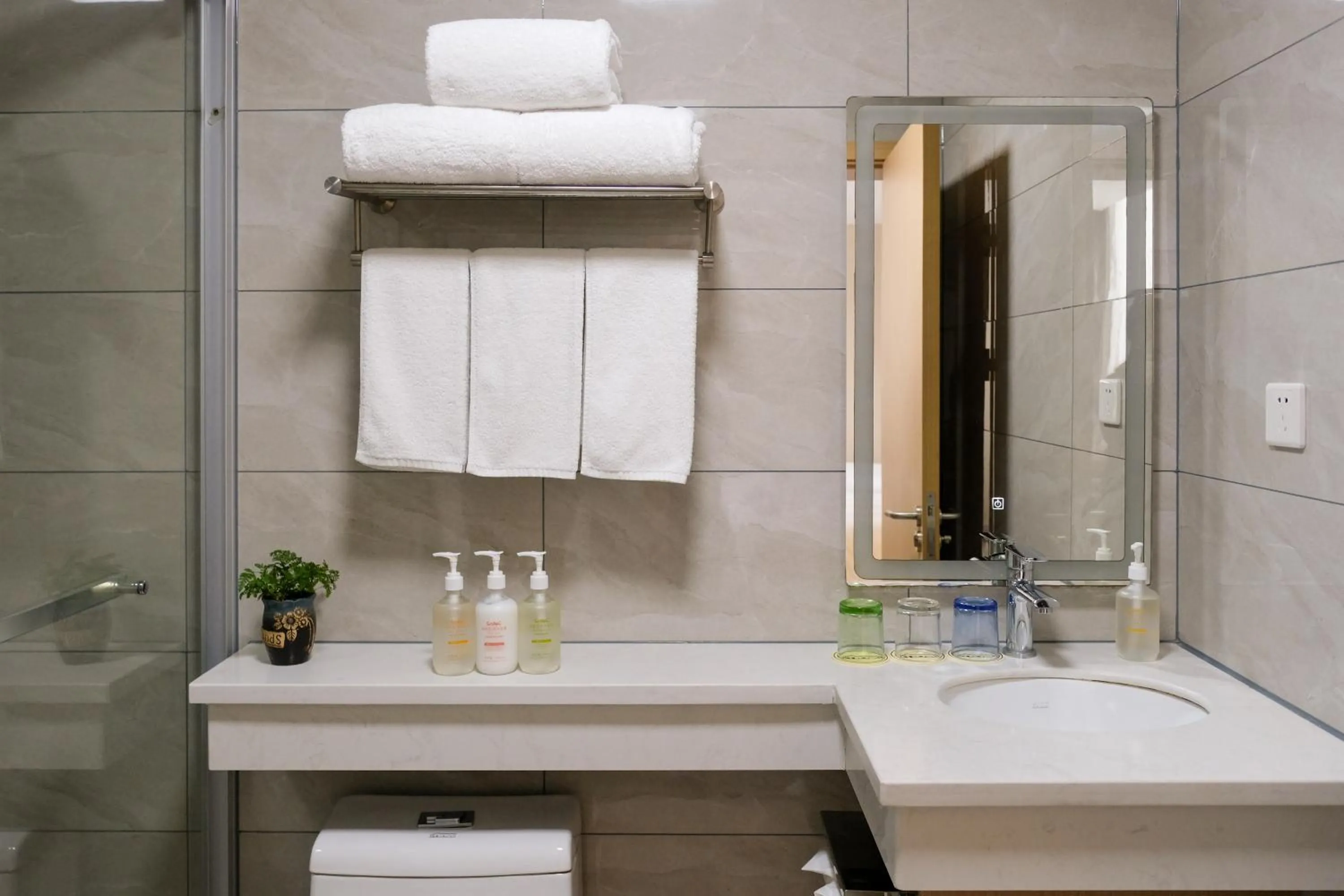 Bathroom in Shanghai JOYFUL YARD Hotel