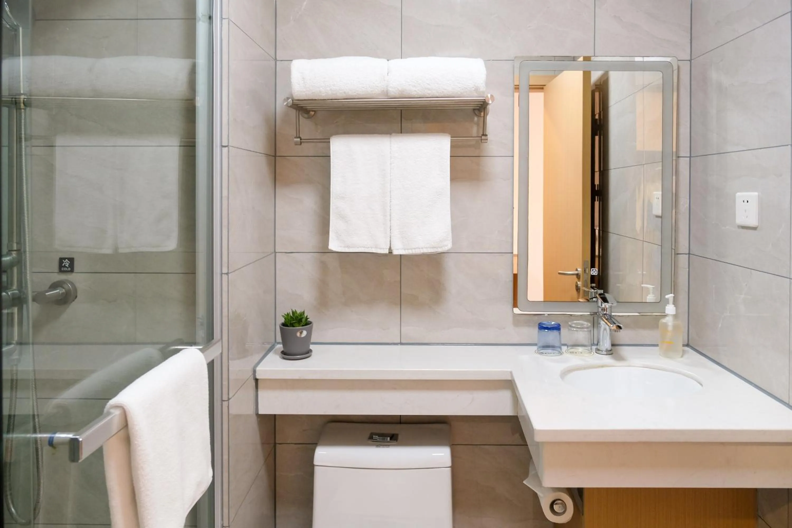 Shower in Shanghai JOYFUL YARD Hotel