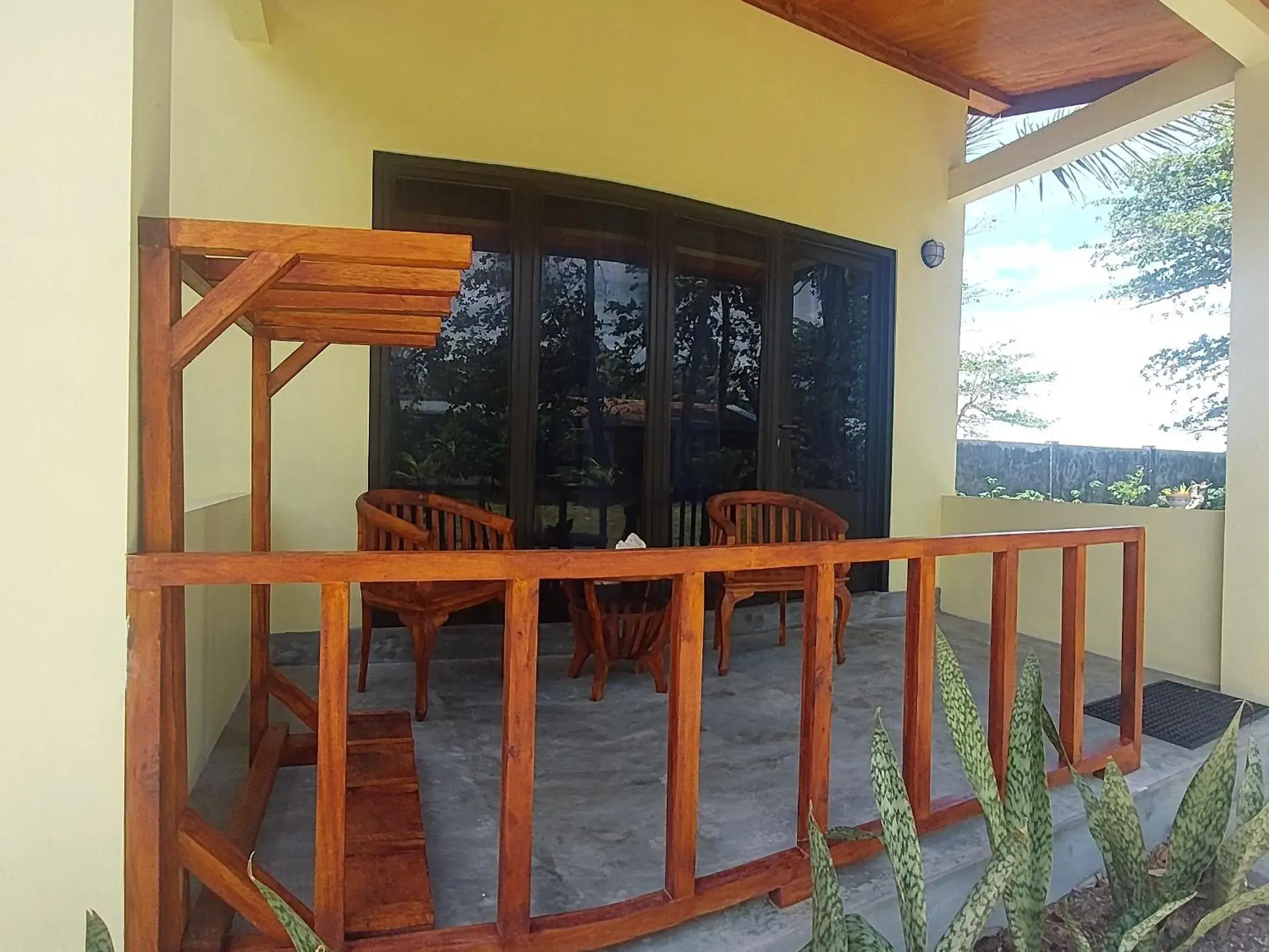 Deluxe Double Room with Balcony and Sea View in Kambuna Bungalow Deluxe Double Room with Balcony and Sea View in Kambuna Bungalow