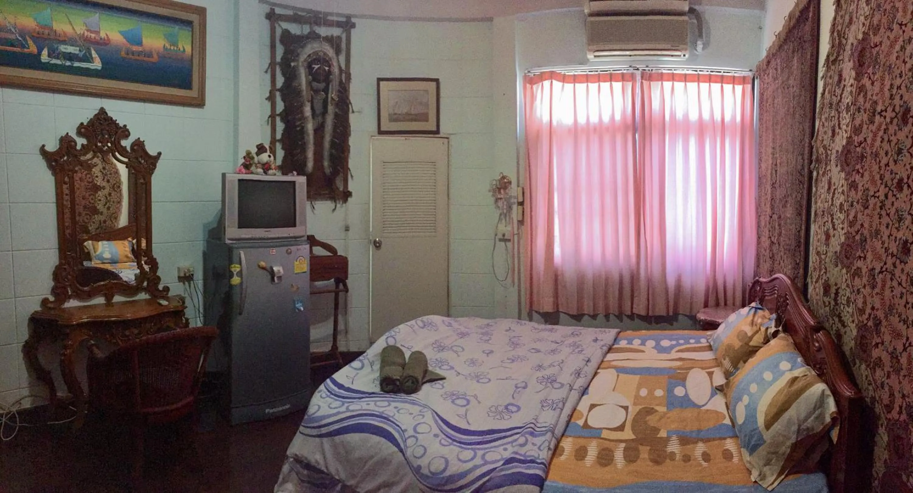 Decorative detail, Bed in King's Home Hua Hin Homestay