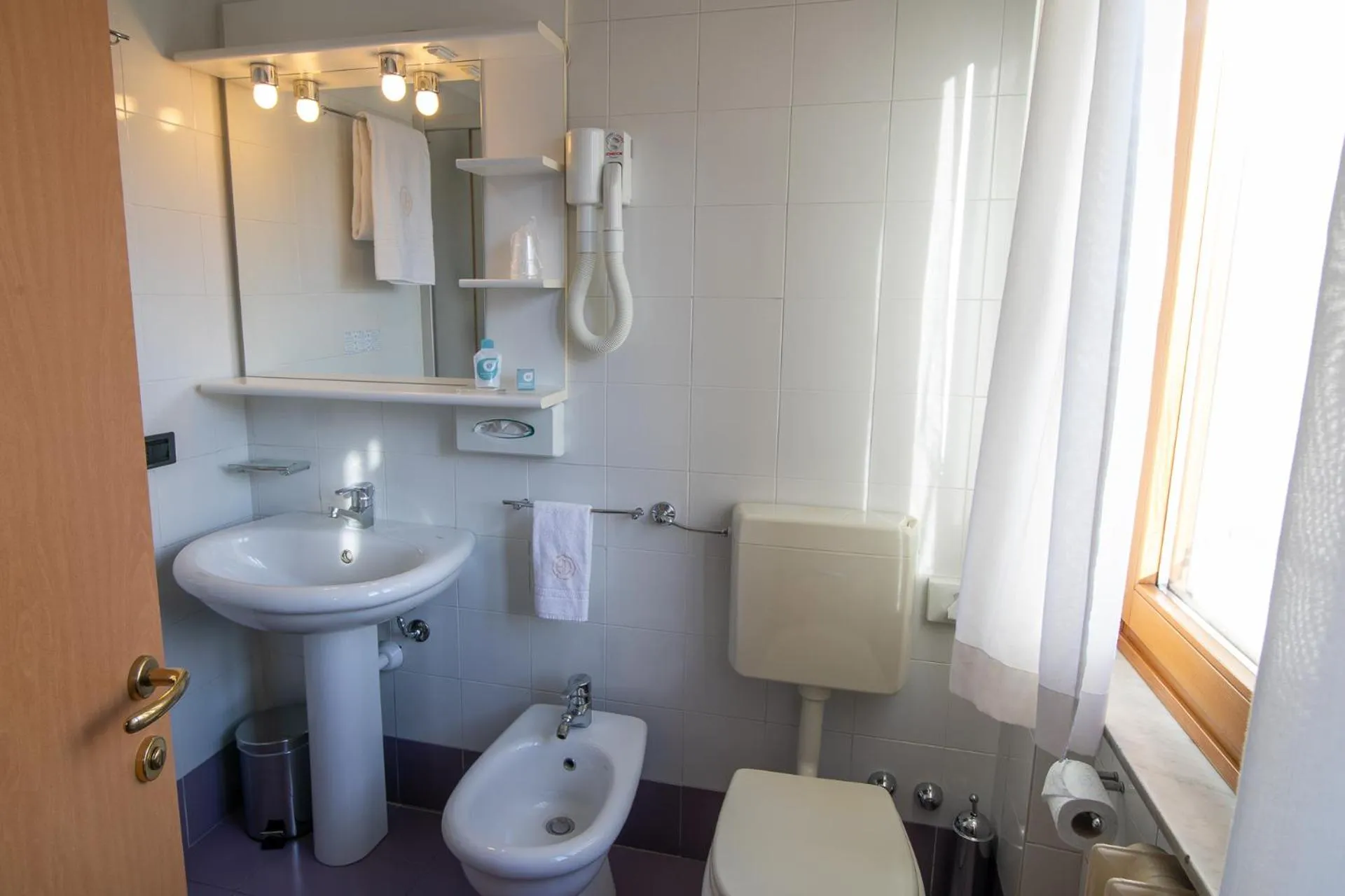 Bathroom in Hotel Vittoria