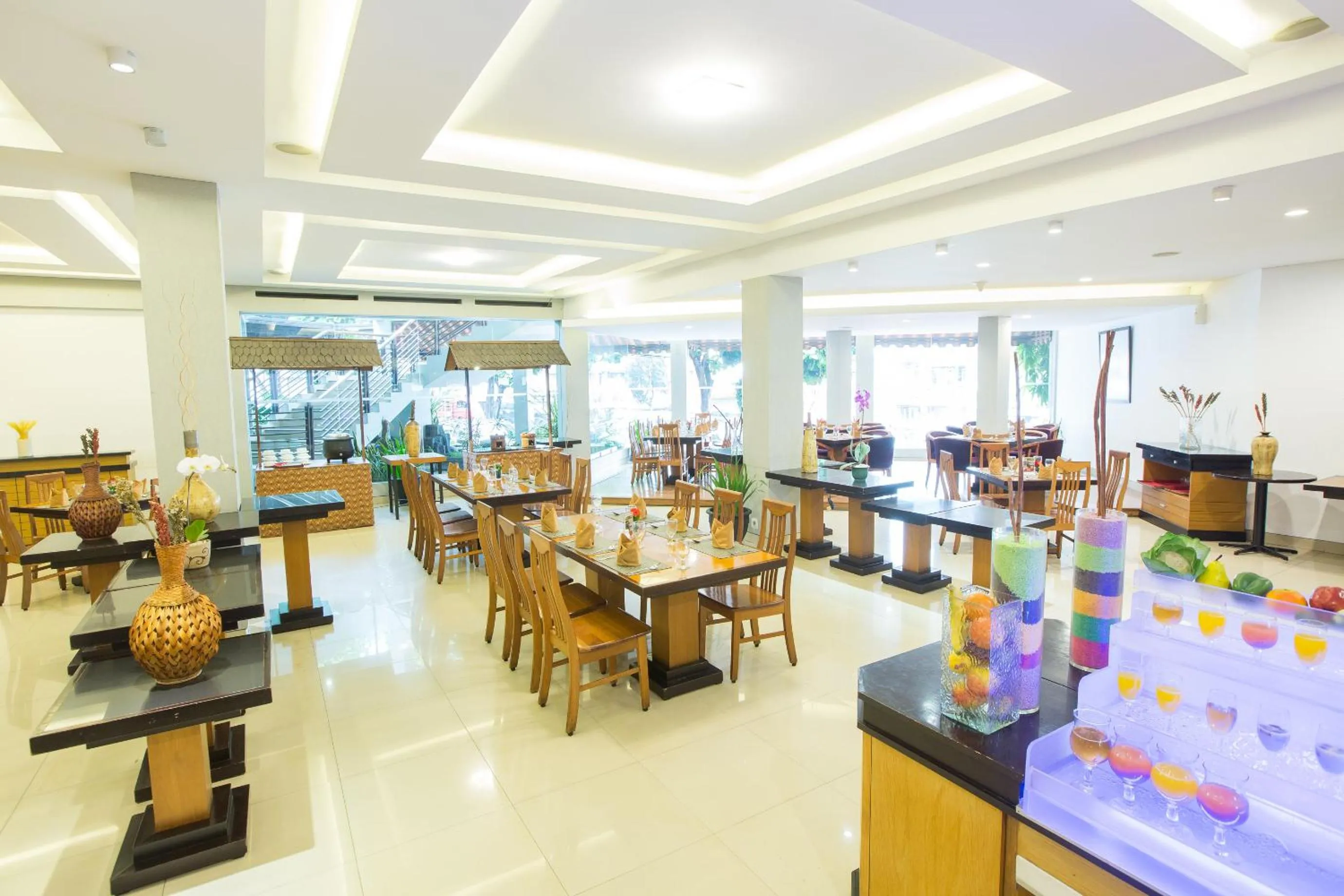 Restaurant/places to eat in Gumilang Regency Hotel