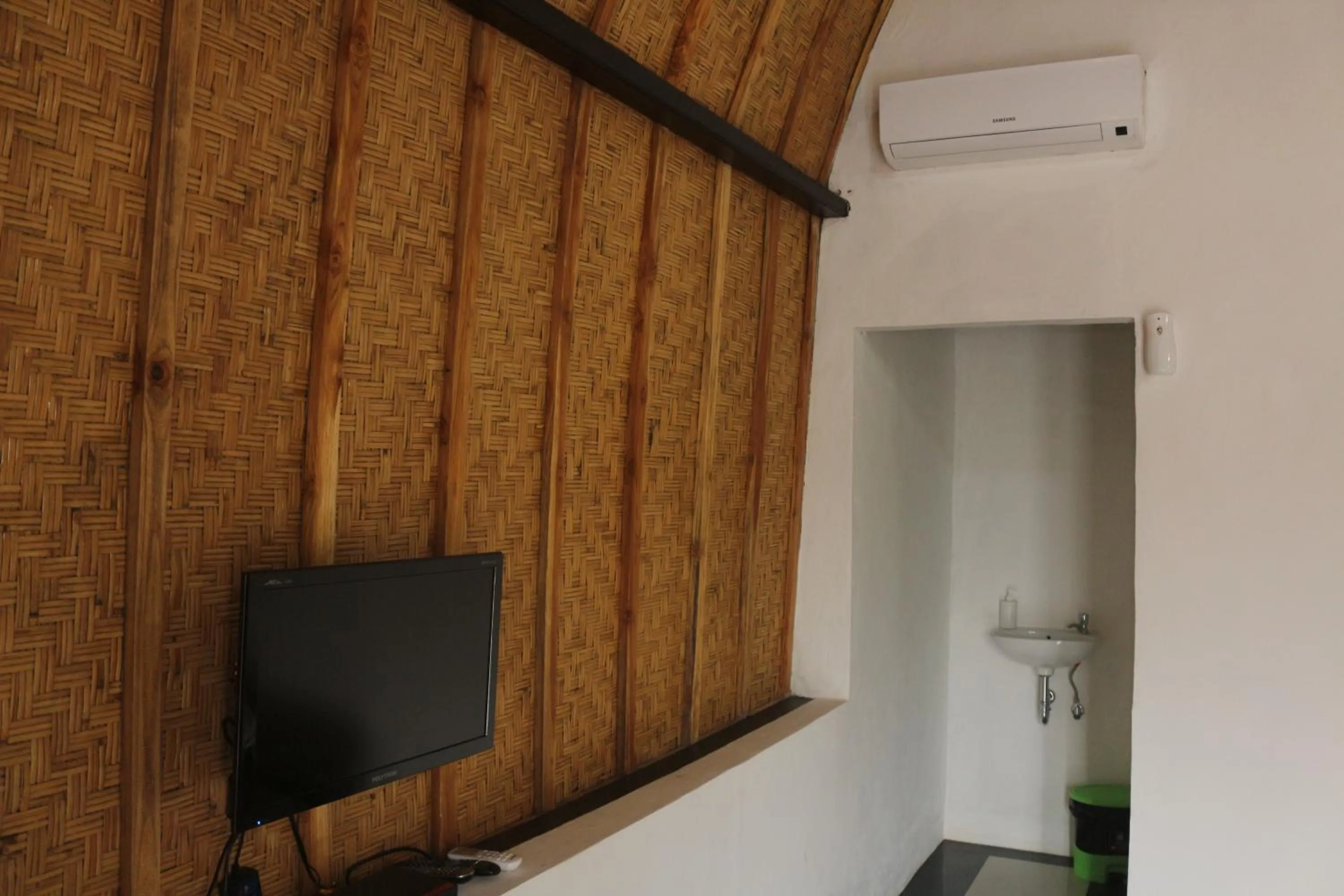 TV and multimedia in Sebrang Hills Bungalow