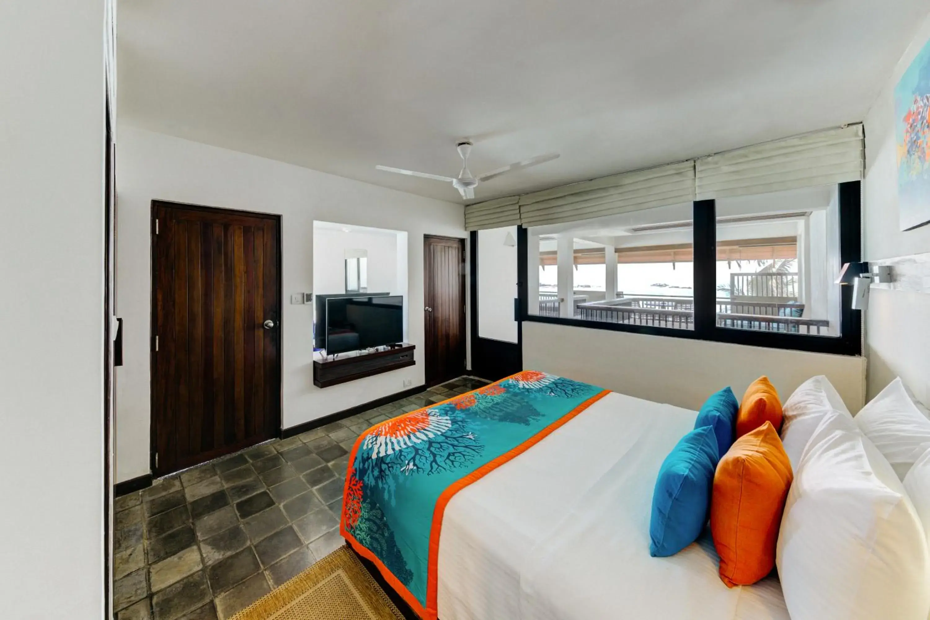 Corner Suite with Balcony & Jacuzzi - single occupancy - 10% discount on F&B, 15% on SPA in Hikka Tranz by Cinnamon Corner Suite with Balcony & Jacuzzi - single occupancy - 10% discount on F&B, 15% on SPA in Hikka Tranz by Cinnamon