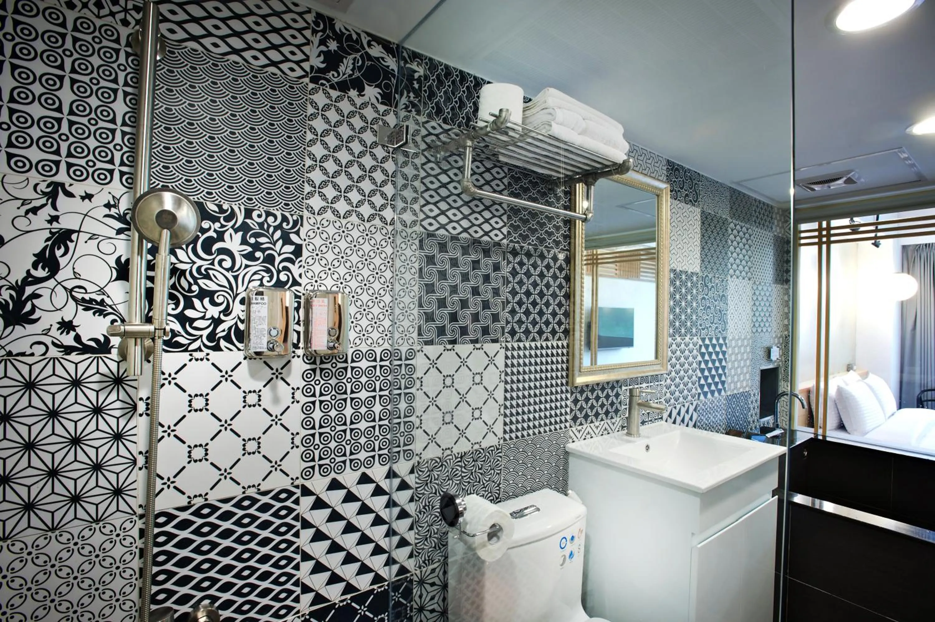 Photo of the whole room, Bathroom in Atami Hotel