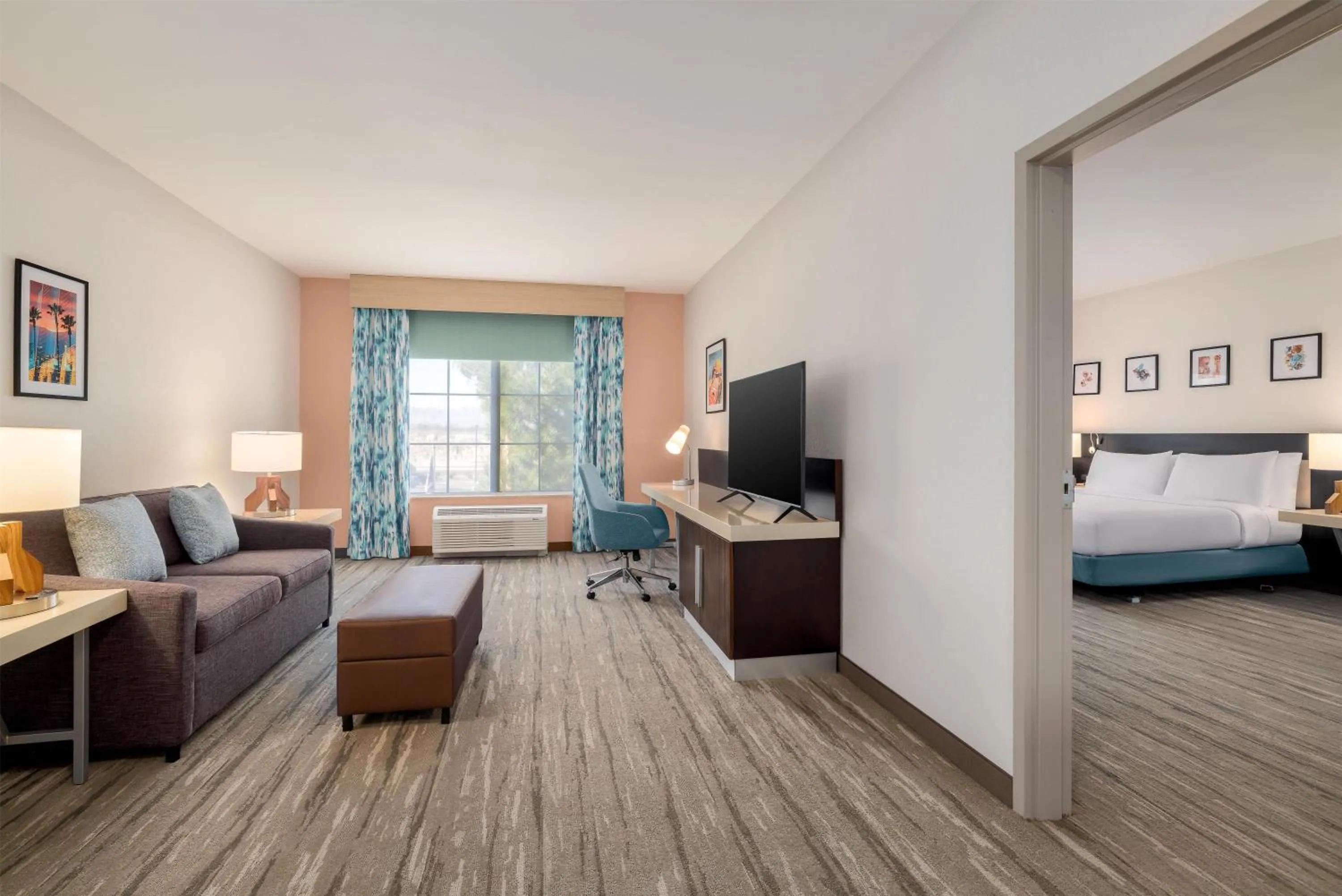 Living room, Bed in Hilton Garden Inn Las Vegas Strip South