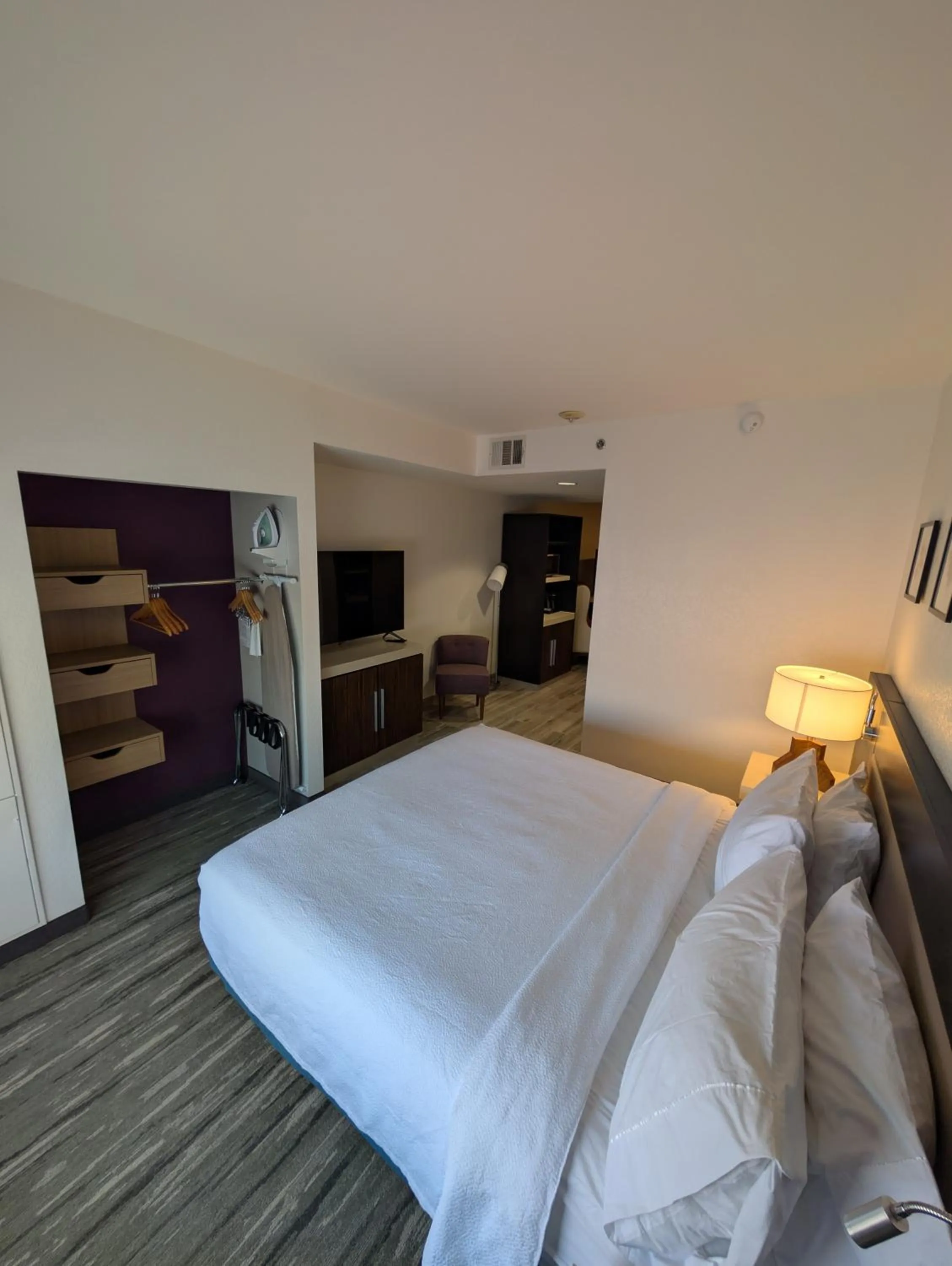 Bedroom, Bed in Hilton Garden Inn Las Vegas Strip South